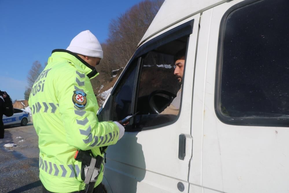 Bolu Dağı Geçişinde Kış Lastiği Denetimi5