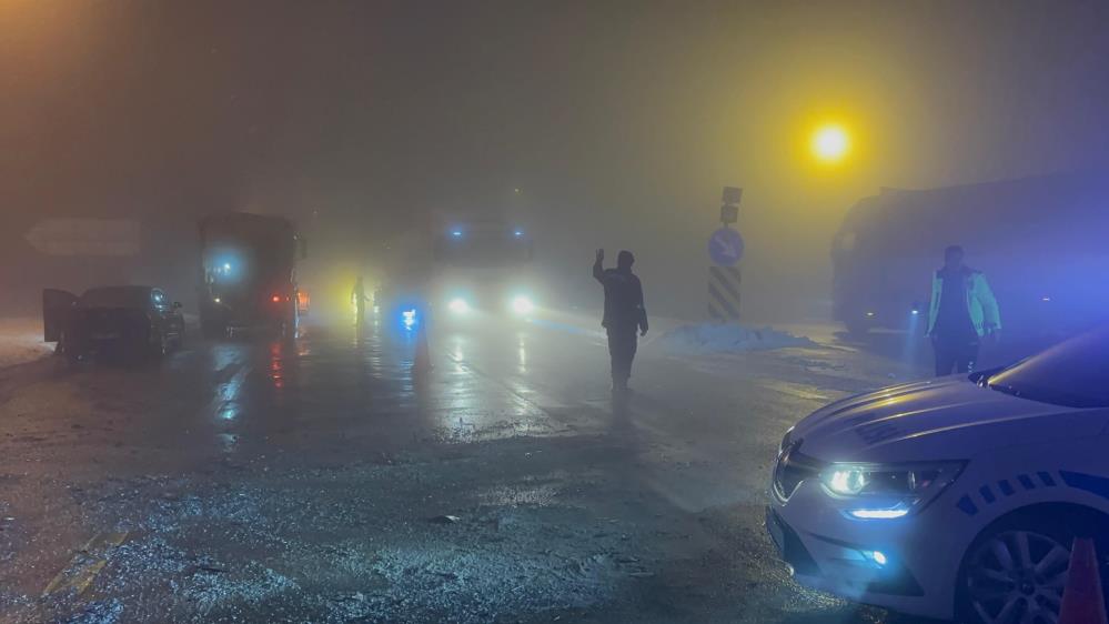 Bolu Dağı'nda Sis Sebebiyle Zincirleme Kaza 6 Yaralı2