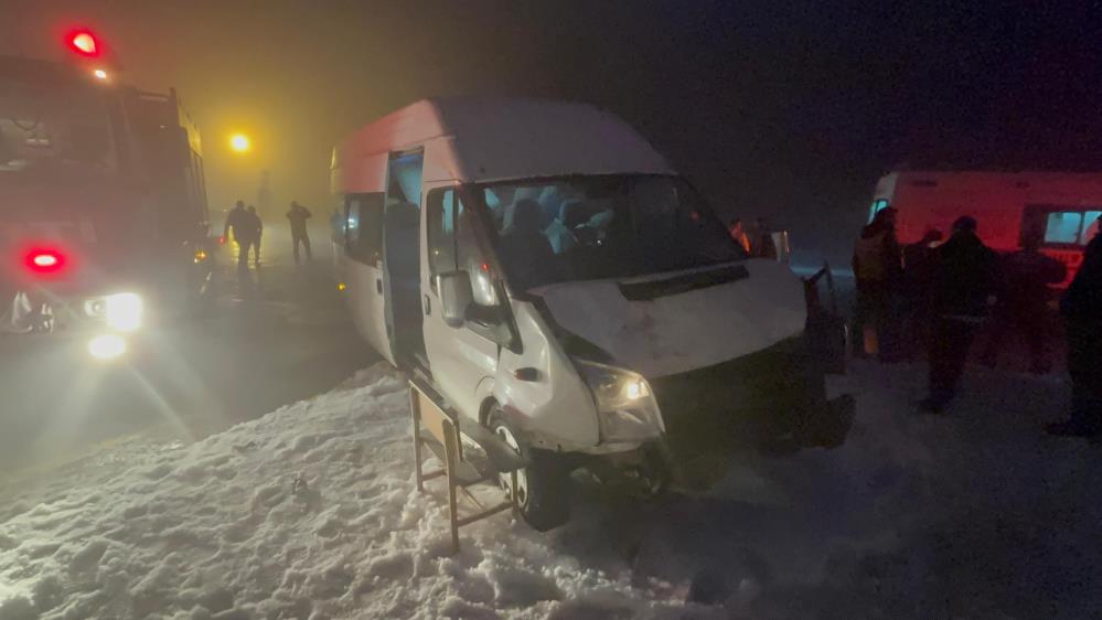 Bolu Dağı'nda Sis Sebebiyle Zincirleme Kaza 6 Yaralı8