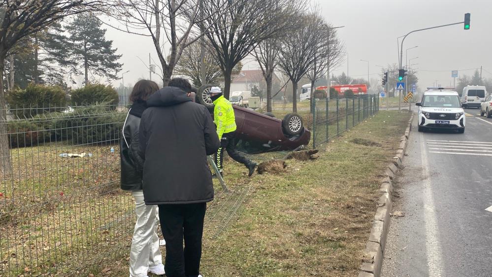 Otomobil Takla Attı, Burunları Bile Kanamadı2