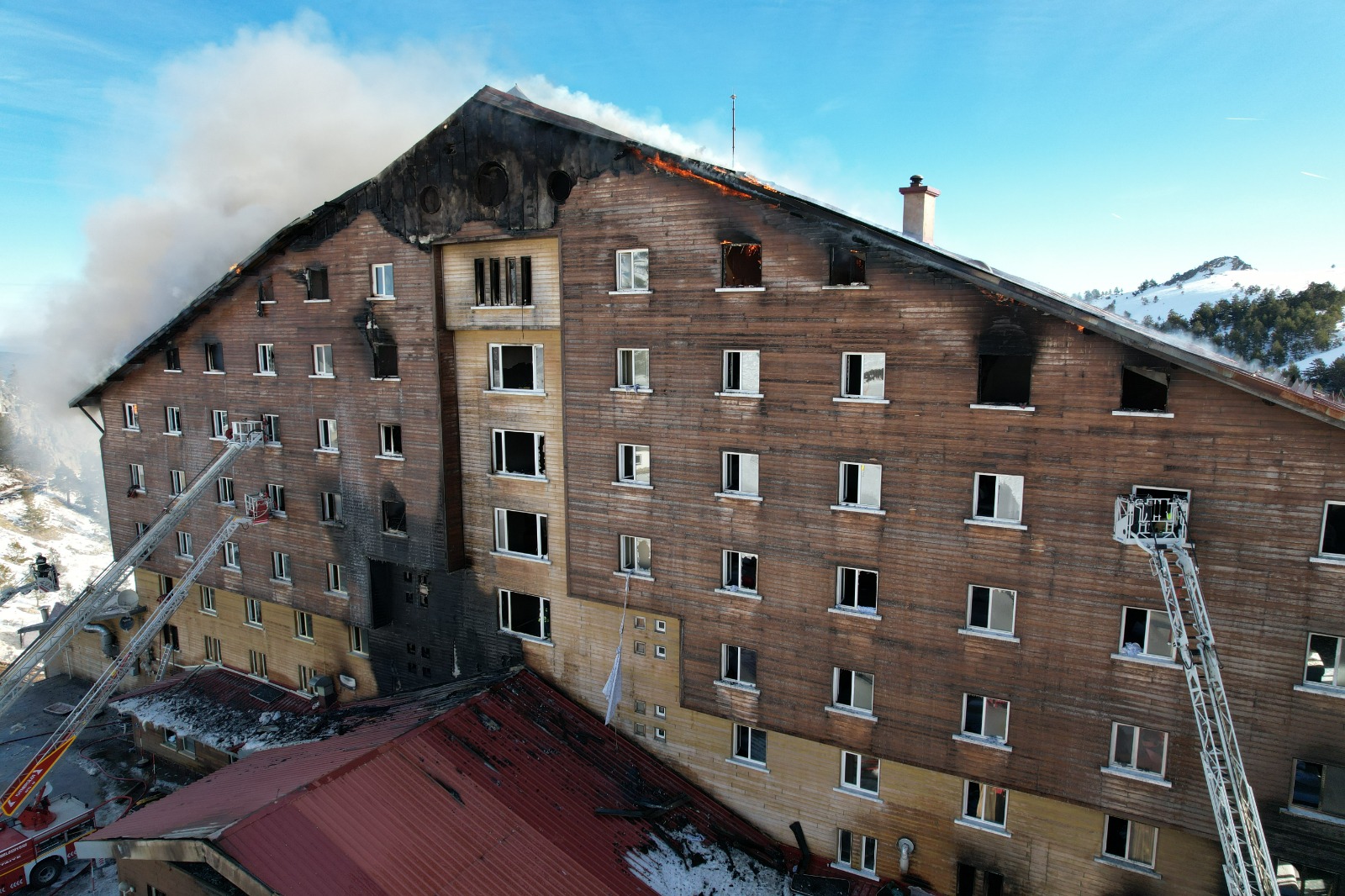 Alev Alev Yanan Otel Havadan Görüntülendi (2)