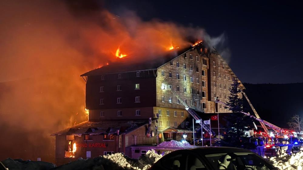 Başkan Özcan, Otel Yangınındaki Son Durumu Aktardı3