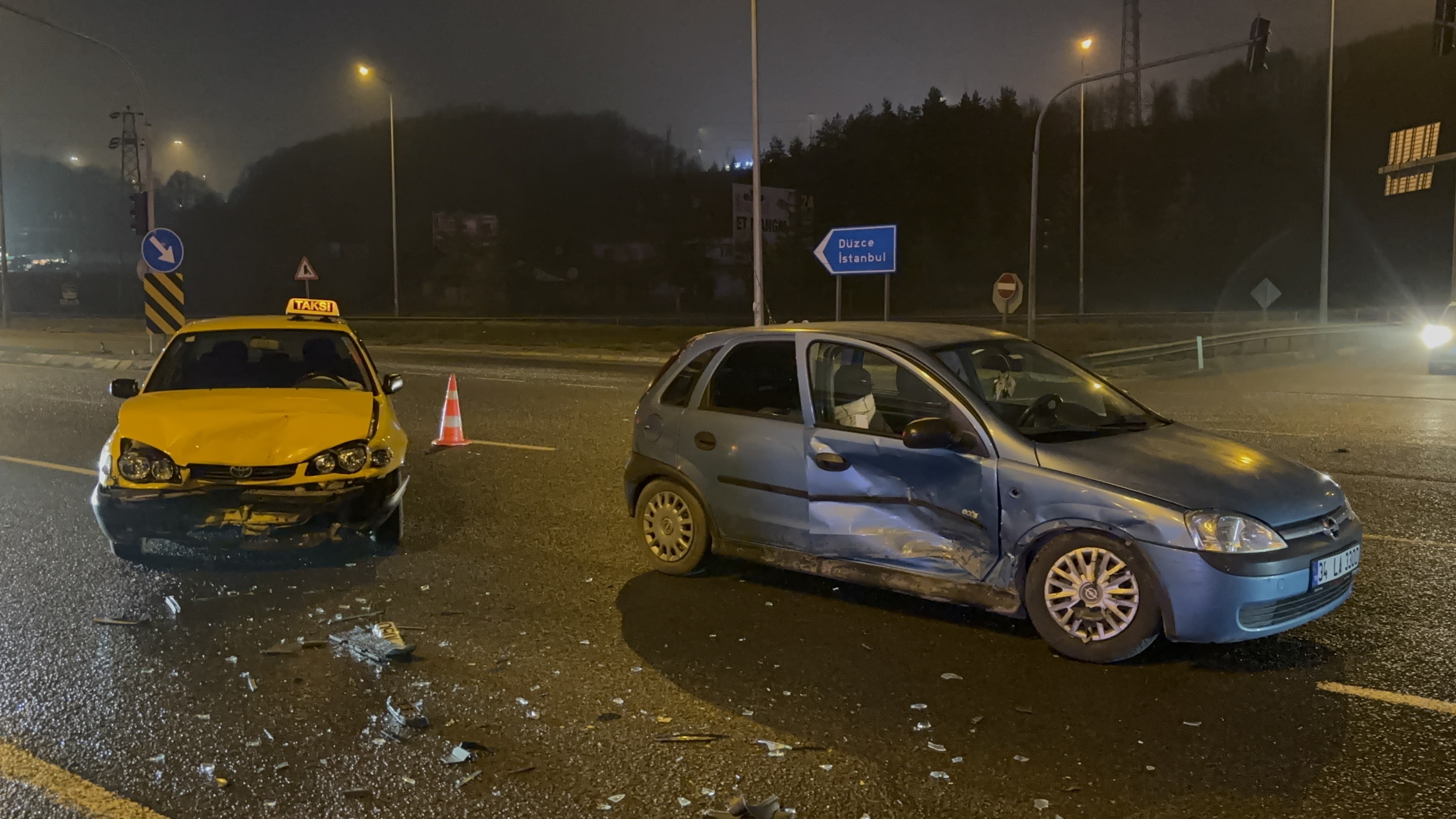 Bolu’da Iki Otomobil Çarpıştı 3 Yaralı (1)-1