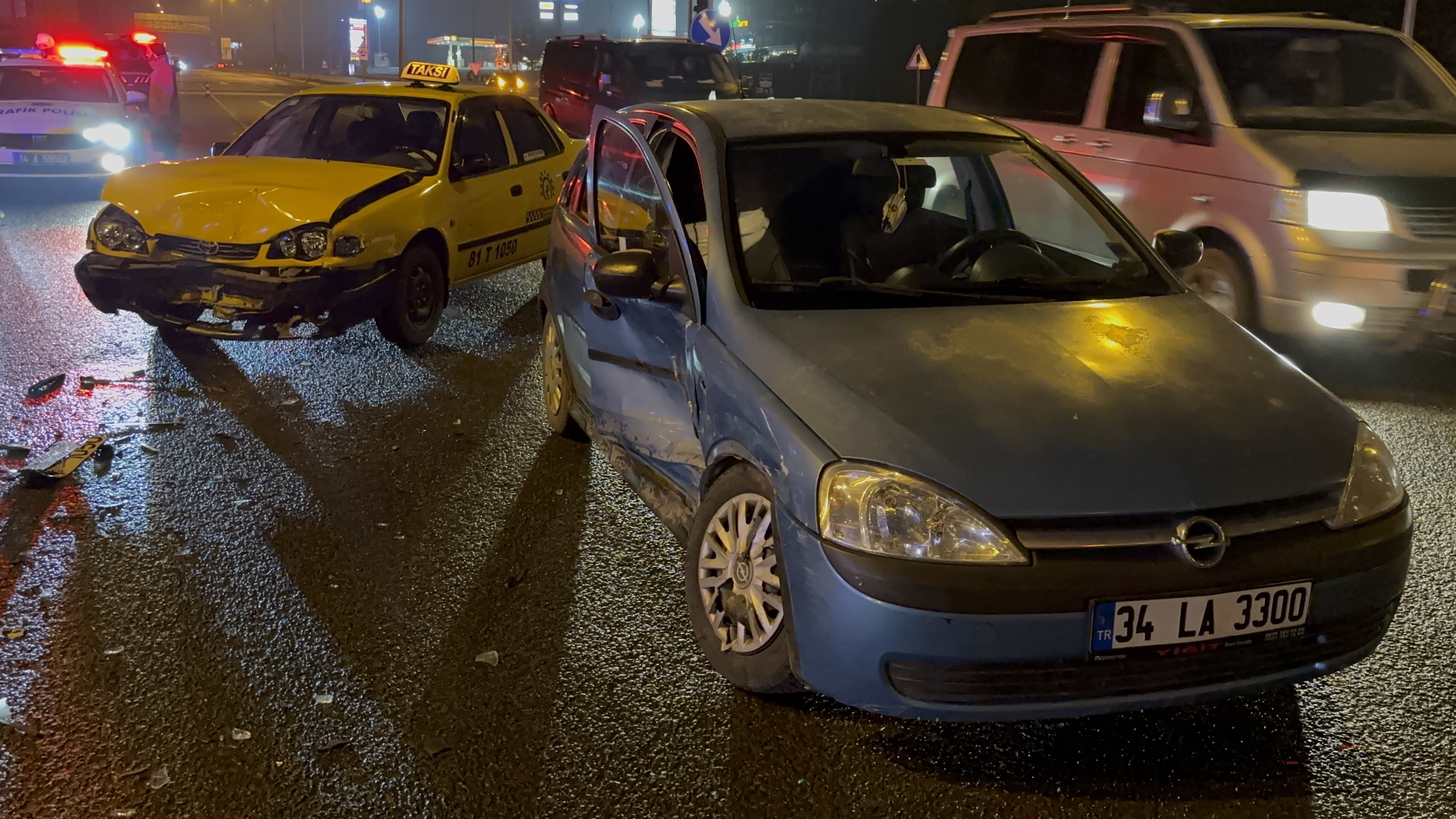 Bolu’da Iki Otomobil Çarpıştı 3 Yaralı (5)-1