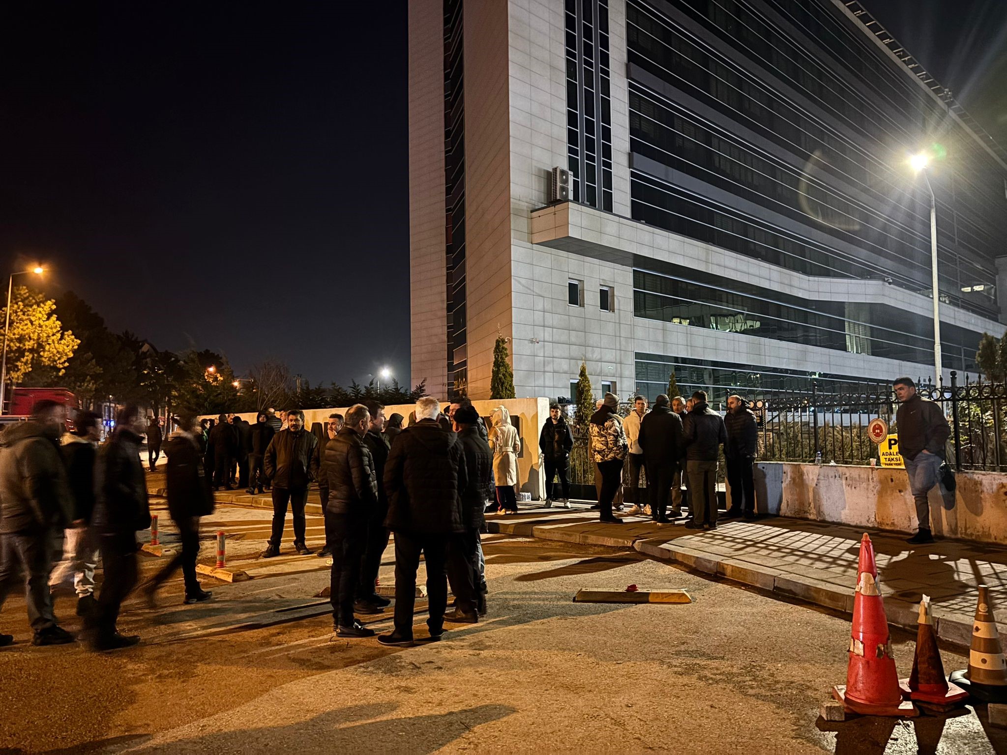 Kartalkaya'daki Otel Yangınında Gözaltına Alınan 26 Kişiden 4'Ünün Adliyede Işlemleri Sürüyor (2)