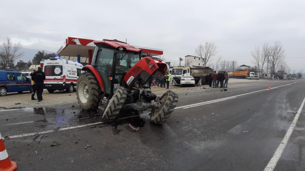 Traktörle Otomobilin Çarpıştığı Feci Kaza Kamerada2