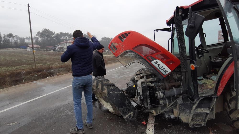 Traktörle Otomobilin Çarpıştığı Feci Kaza Kamerada4