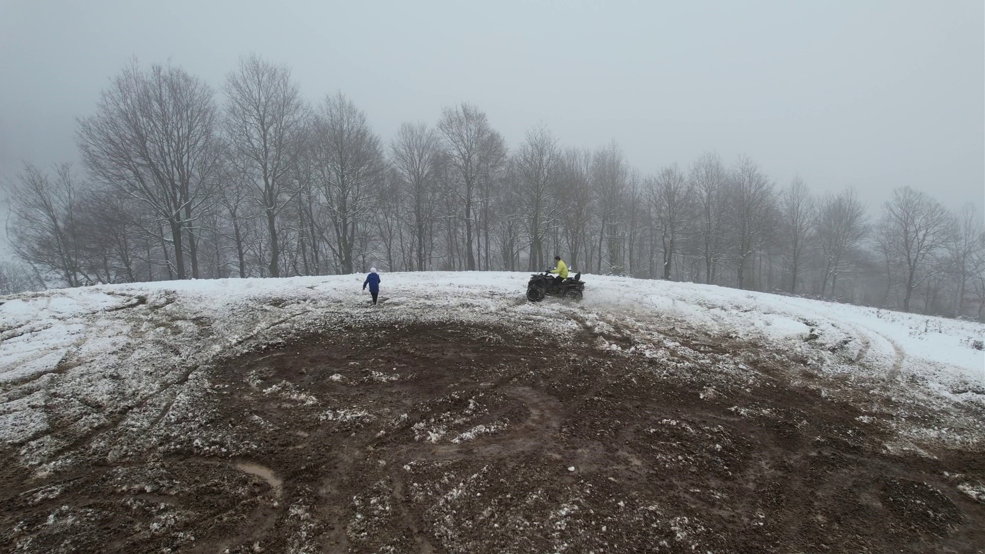 Beyaz Örtüyle Kaplı Ormanlık Alandaki Off Road Keyfi Dron Ile Görüntülendi (5)