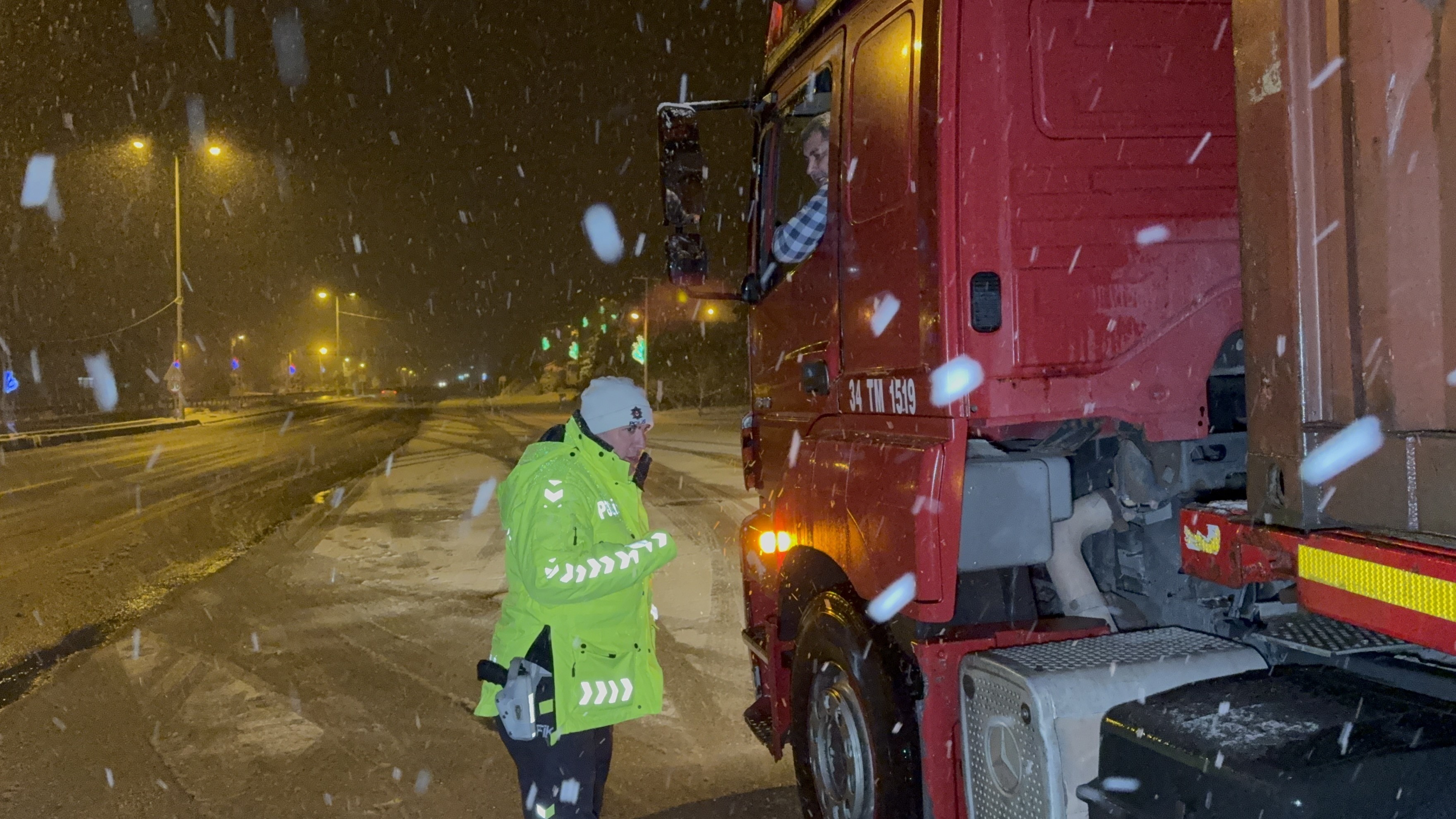 Bolu Dağı Yolunda Denetim Tırlar Kontrollü Gönderiliyor (5)