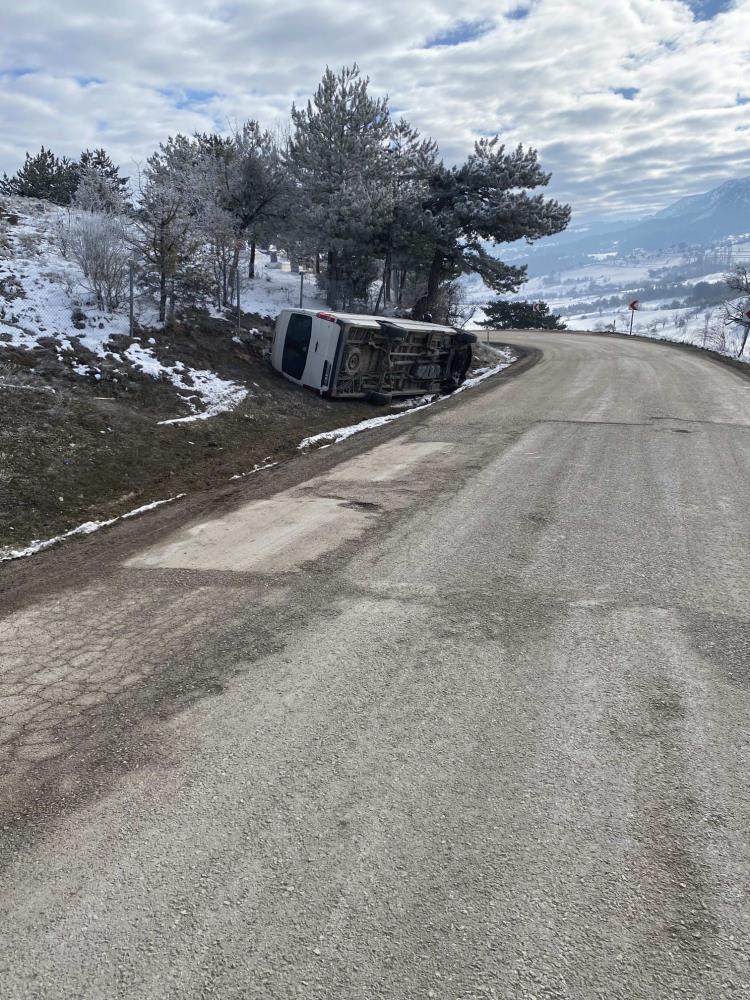 Bolu’da Erpiliç Işçilerini Taşıyan Minibüs Devrildi 22 Yaralı5