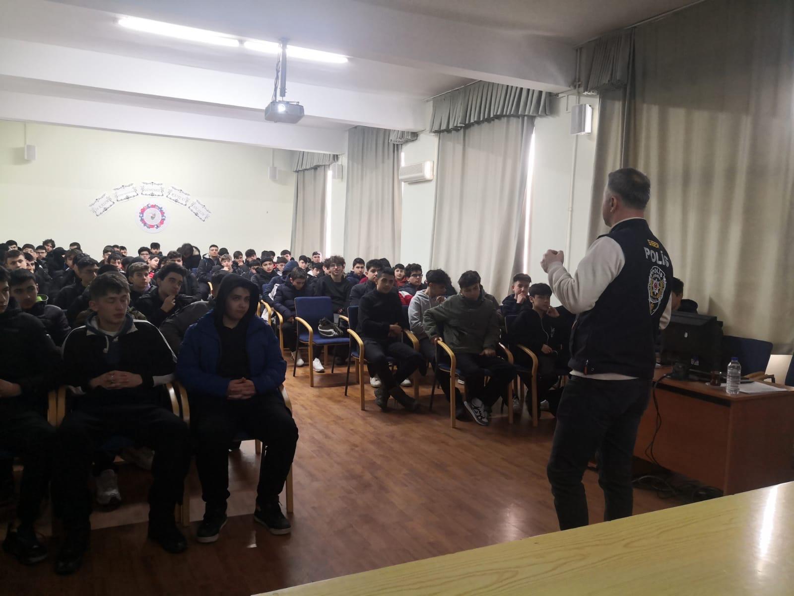 İzzet Baysal Mesleki Ve Teknik Anadolu Lisesi'nde Seminer Düzenlendi (4)