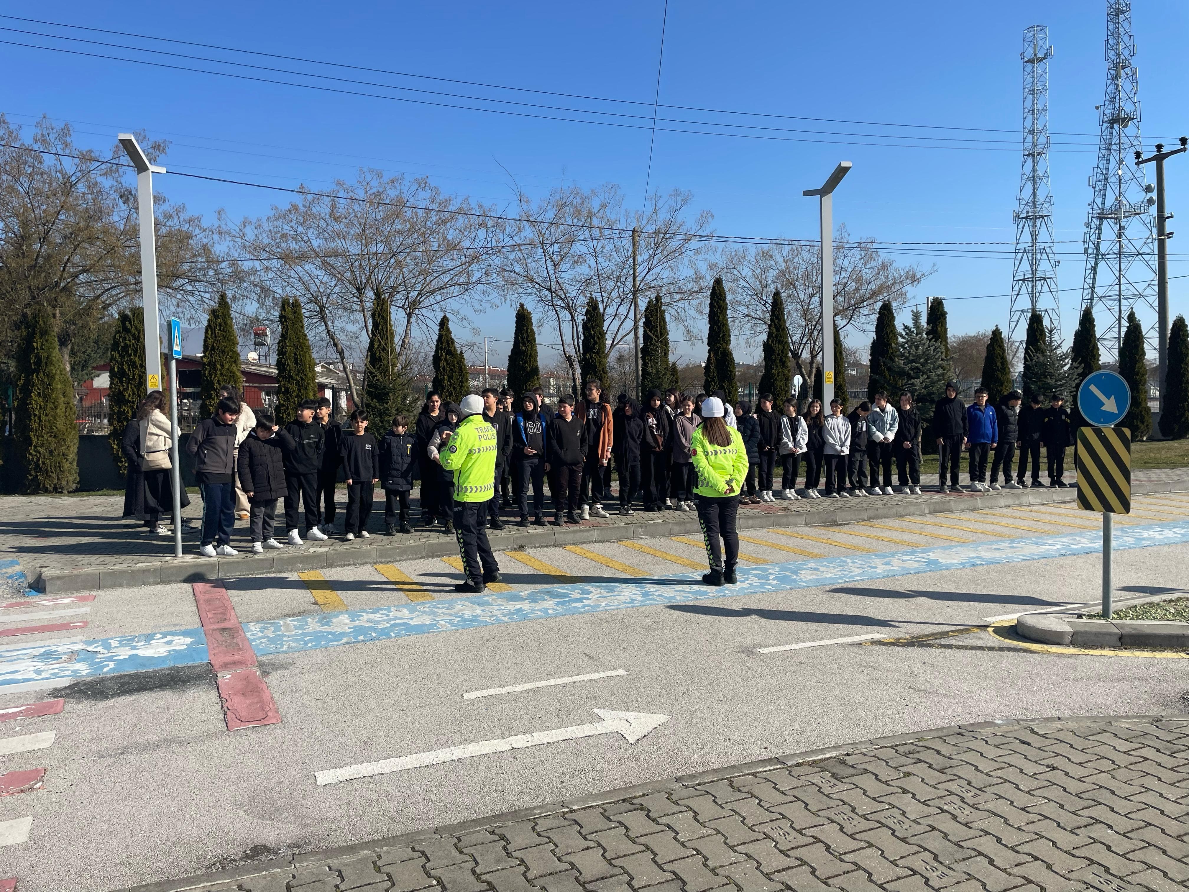 Çocuklar Trafik Kurallarını Eğlenerek Öğreniyor (4)