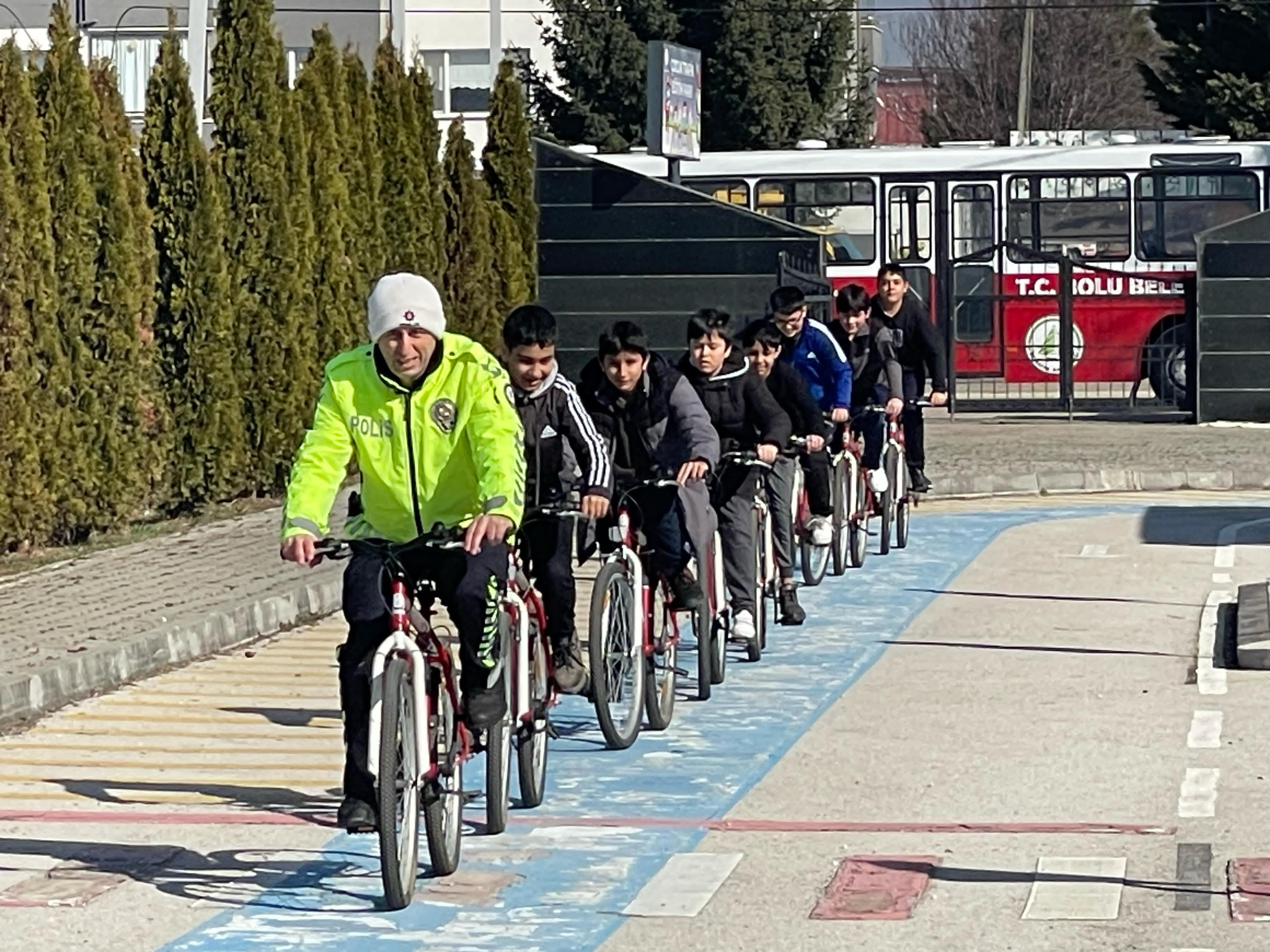 Çocuklar Trafik Kurallarını Eğlenerek Öğreniyor (7)