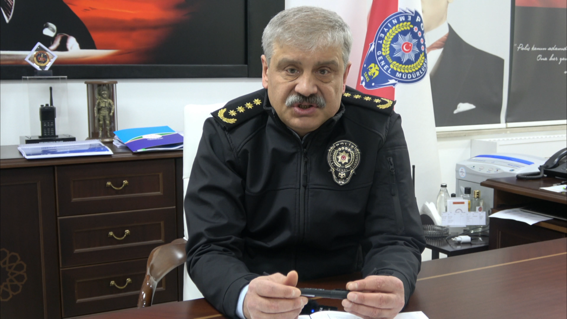 İl Bürokratları, Gençlere Meydana Okudu (7)
