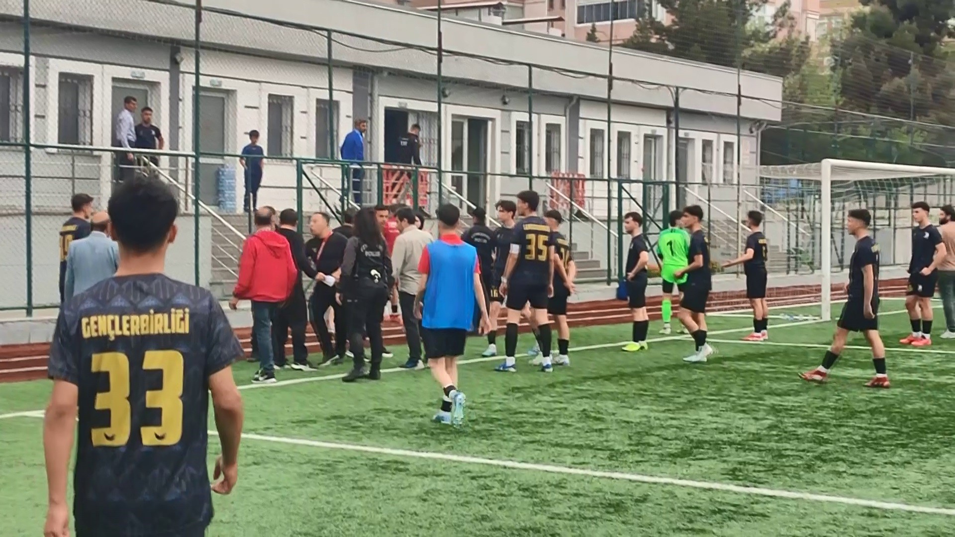 Kıbrıscıksporun Gol Sevinci Ortalığı Karıştırdı (4)
