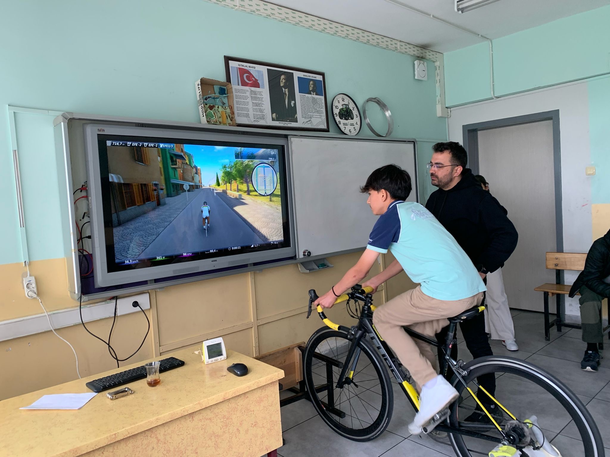 Öğrenciler Bisiklet Simülasyonuyla Sanal Ortamda Pedal Çevirdiler (3)