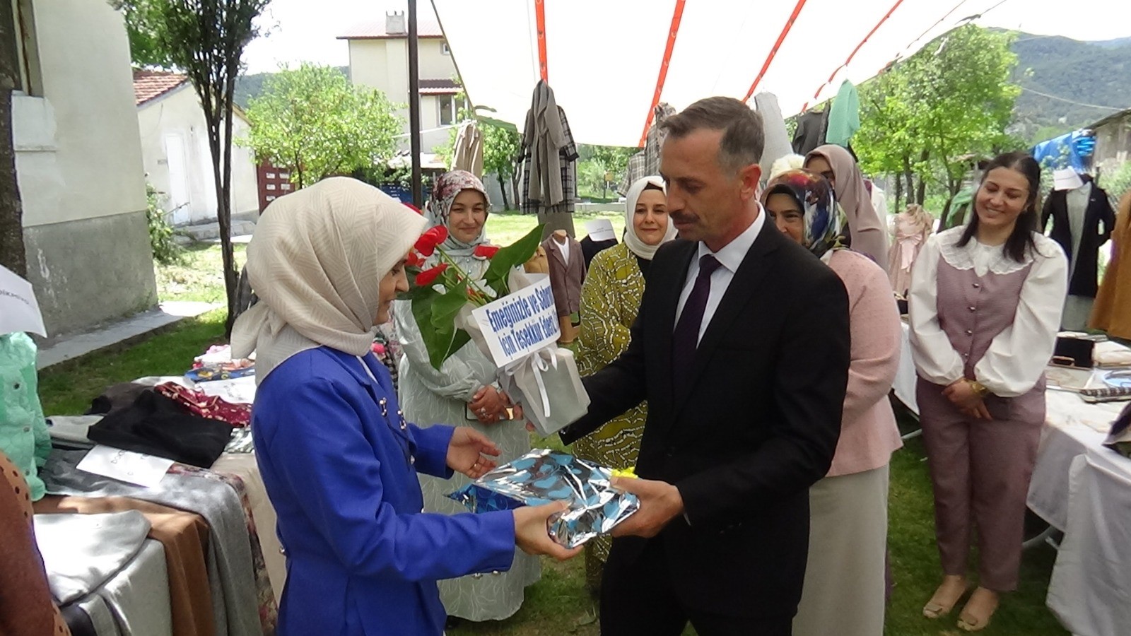 8 Kadın Halk Eğitimde Öğrendiği Işçilikle, El Emeği Ürünlerle Sergi Açtı (2)