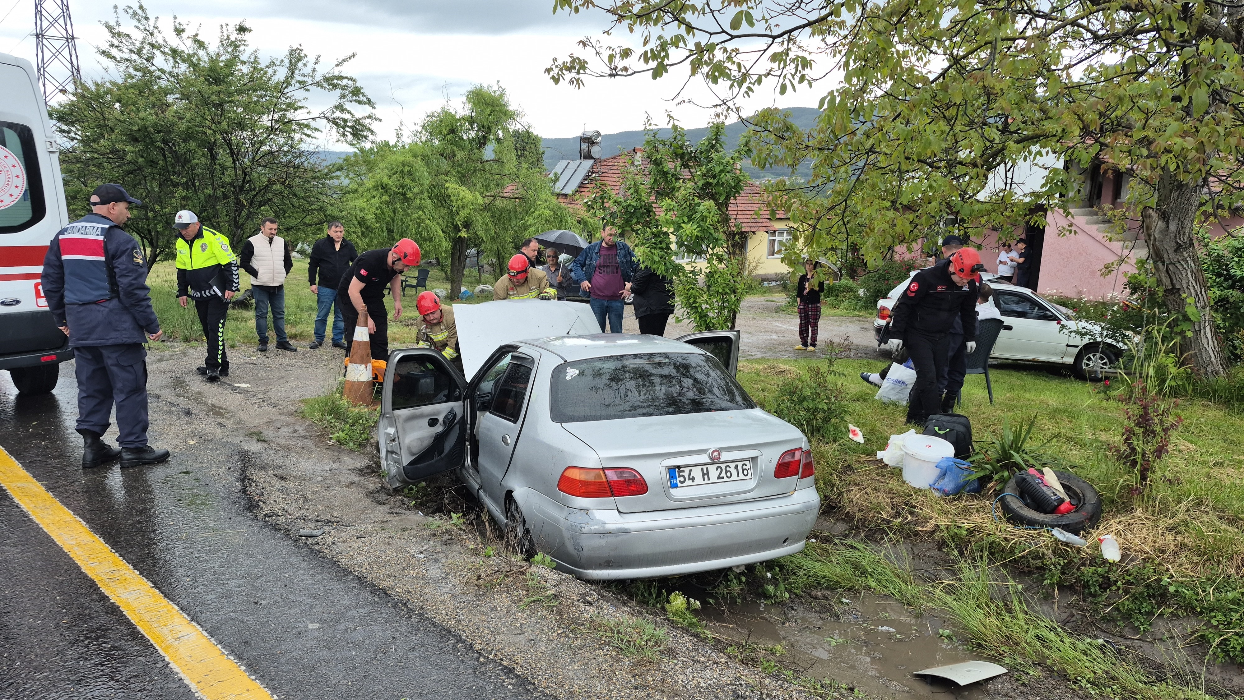 Bolu Dağında Otomobil Kanala Uçtu; 3 Yaralı (7)