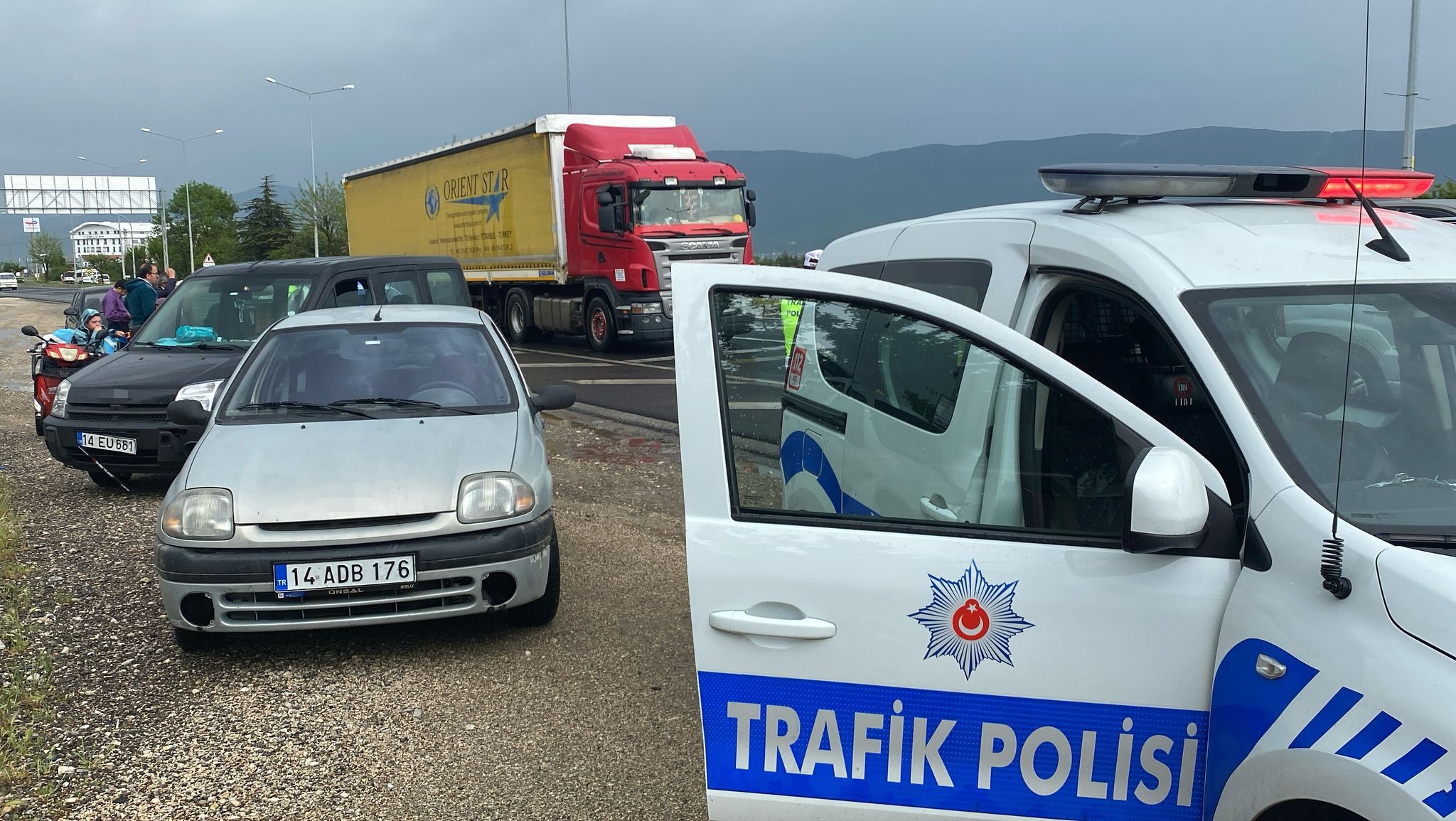 Bolu’da 3 Araçlı Zincirleme Kaza 1 Yaralı (5)
