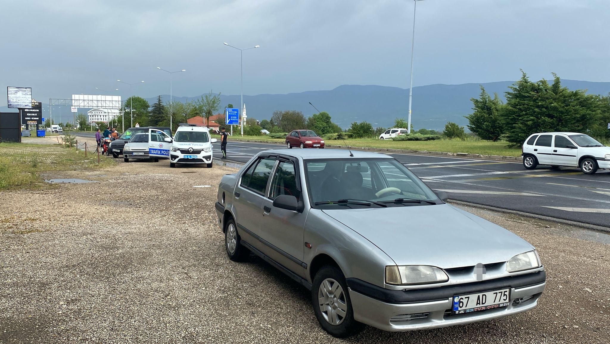Bolu’da 3 Araçlı Zincirleme Kaza 1 Yaralı (6)