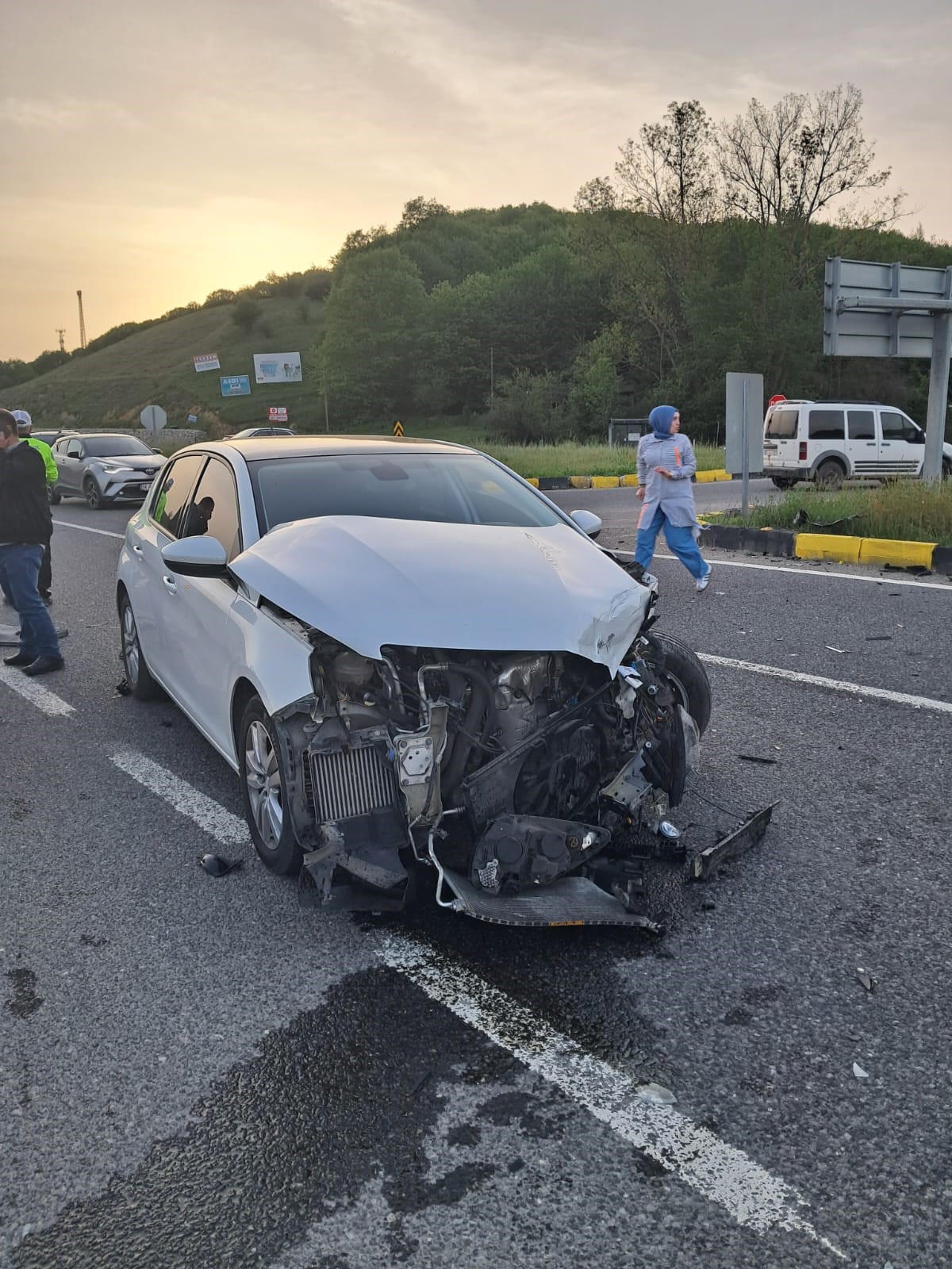 Bolu'da Iki Otomobil Çarpıştı 2 Yaralı (4)