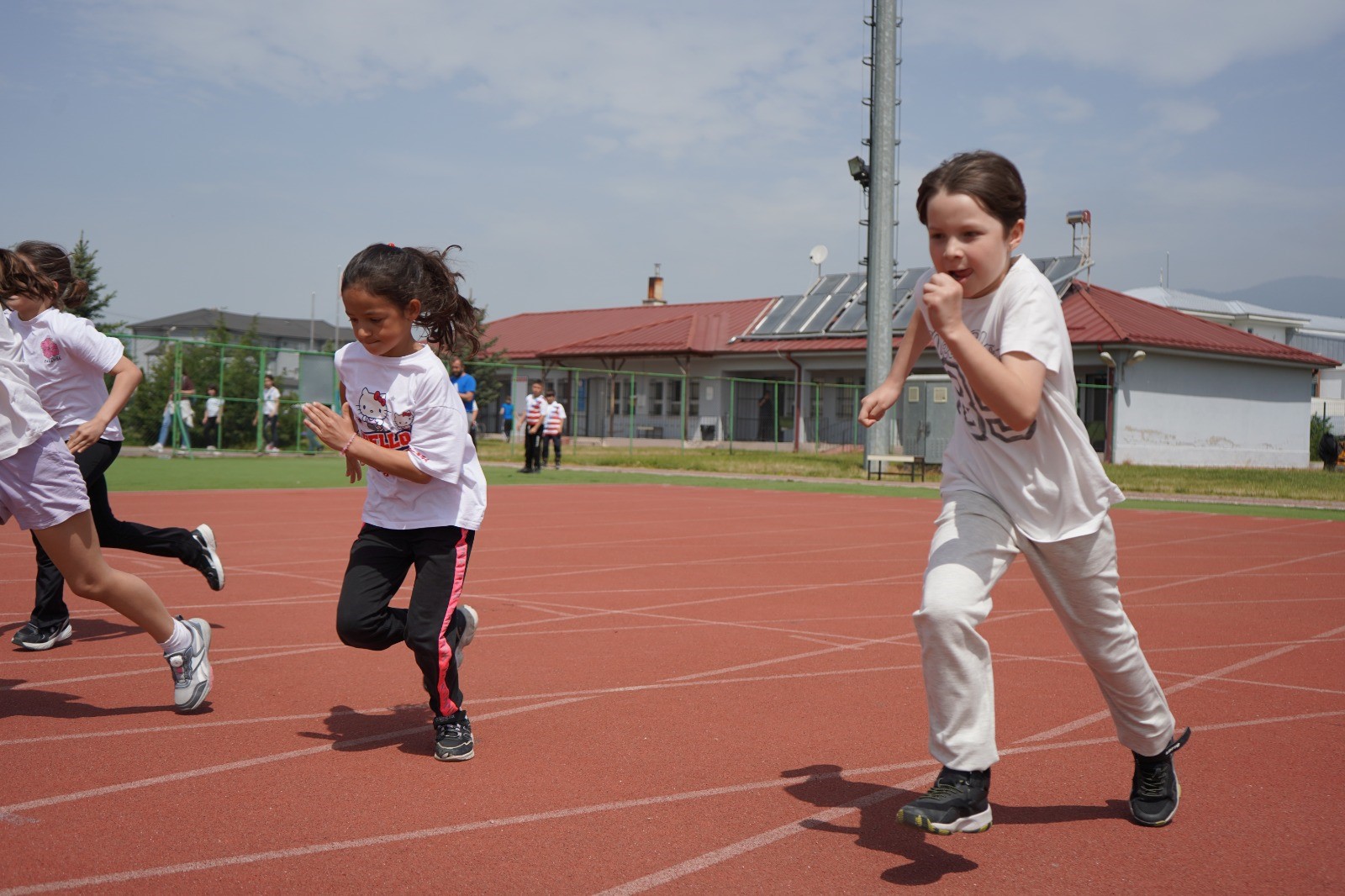 Bolu'da Minikler Atletizm Şenliği Renkli Görüntülere Sahne Oldu (4)