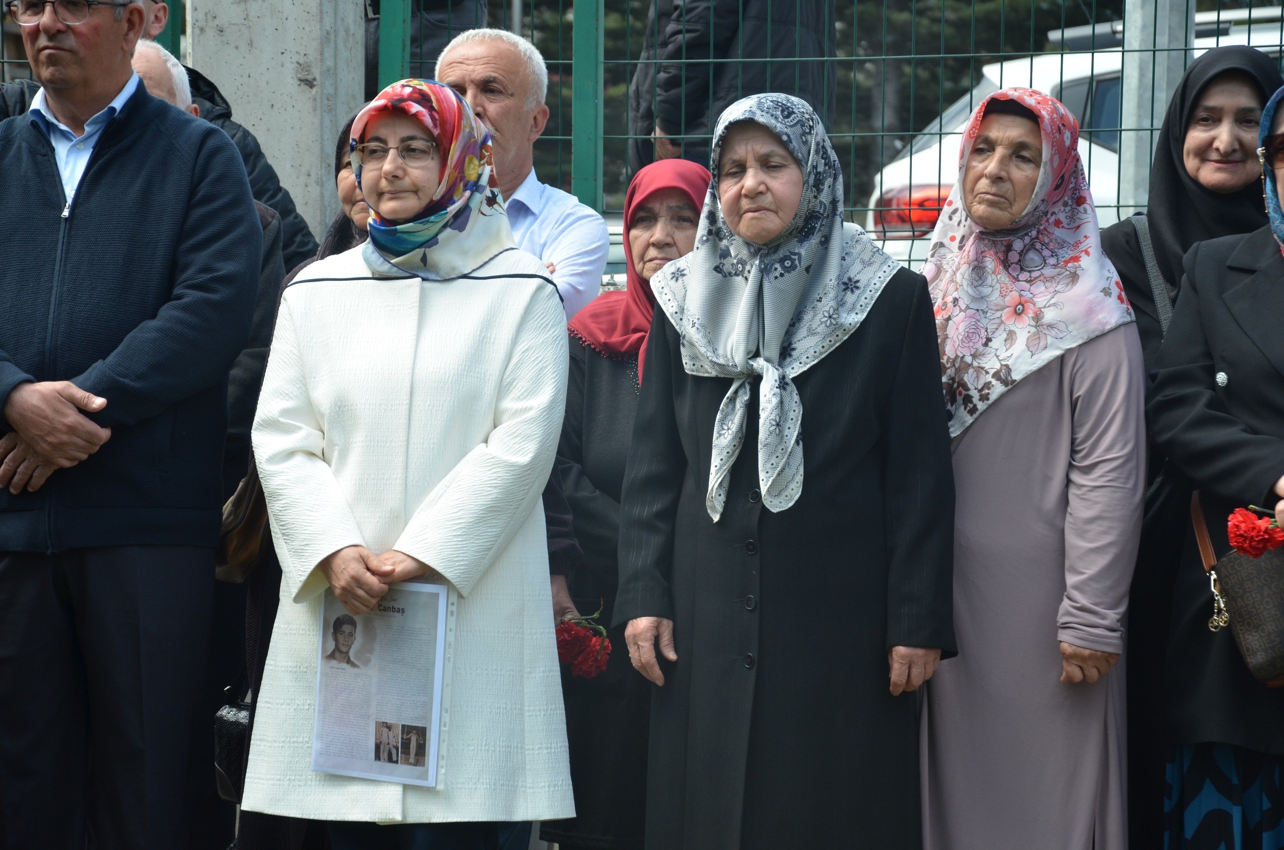 Efsane Cimnastikçi Canbaş, Karanfillerle Anıldı (3)
