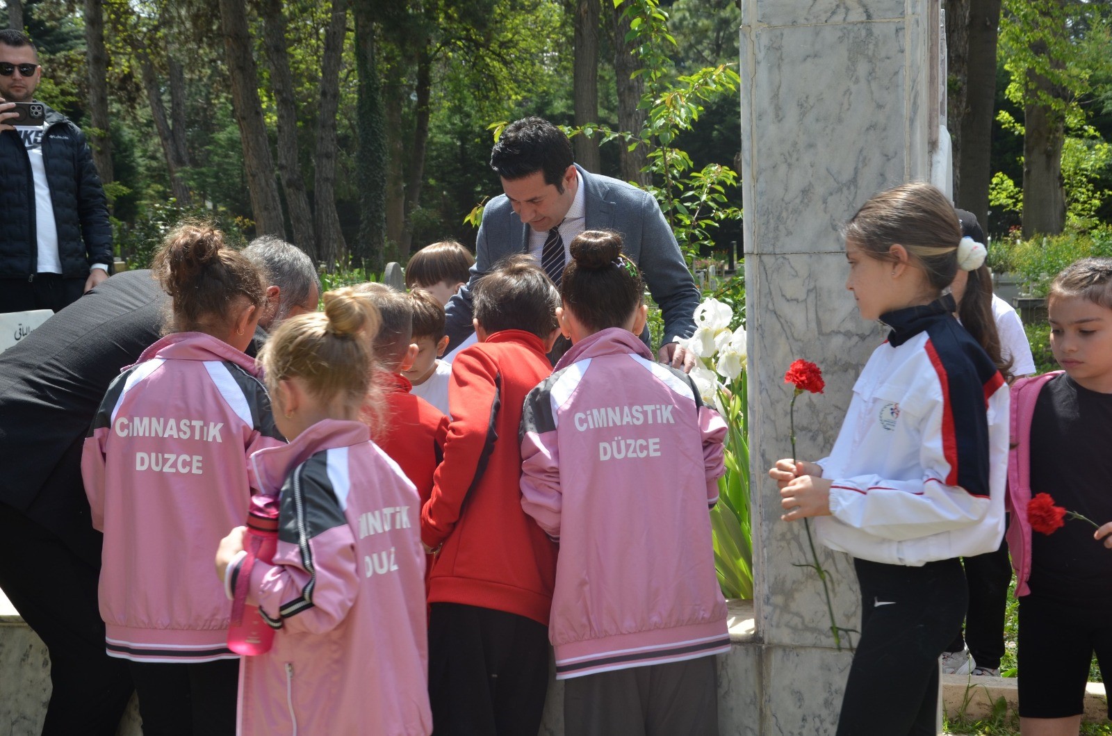 Efsane Cimnastikçi Canbaş, Karanfillerle Anıldı (5)
