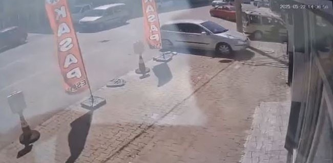 Fren Yerine Gaza Bastı, Kasap Dükkanına Daldı (2)