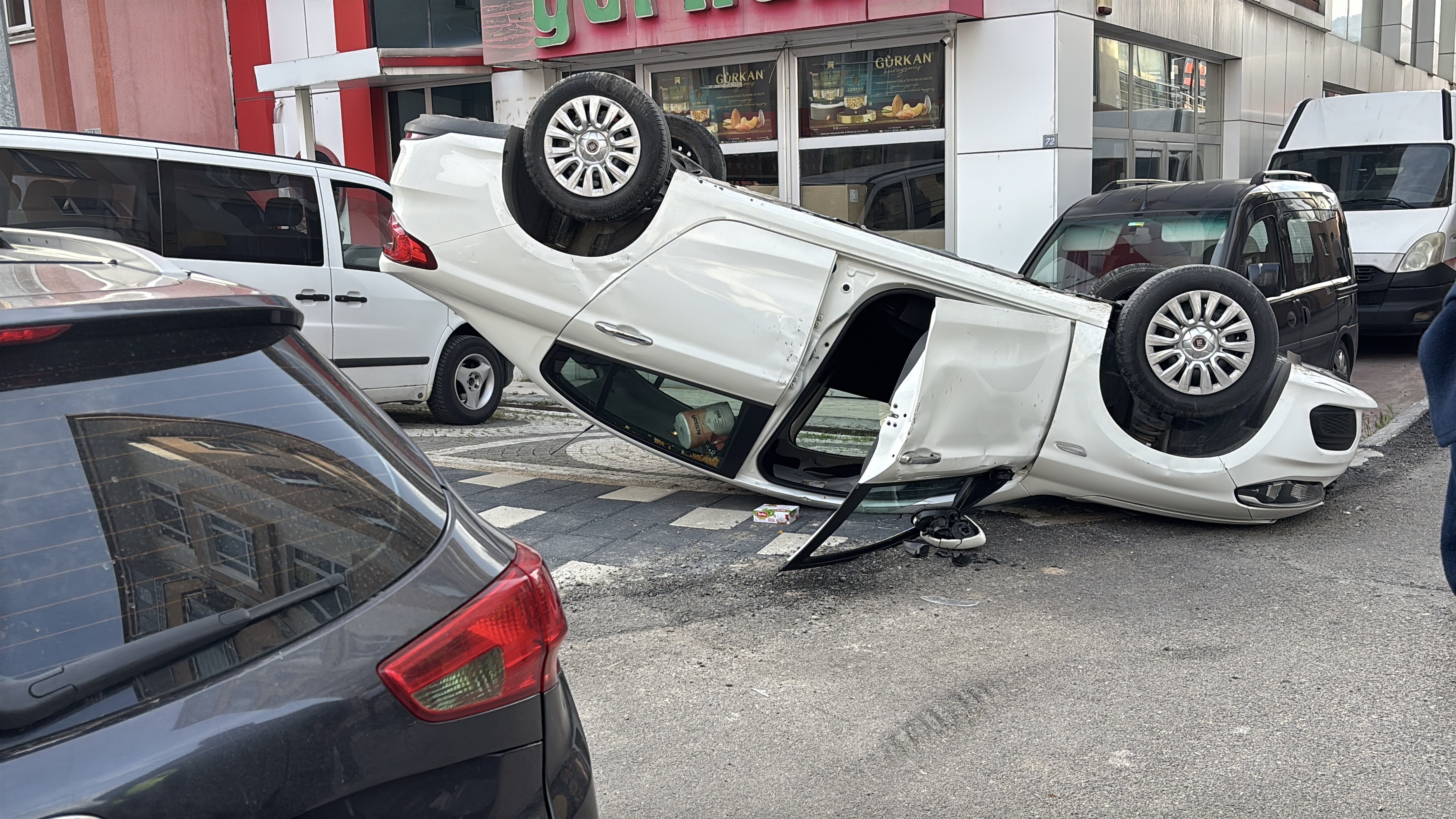İki Otomobil Çarpıştı, Araçlardan Biri Takla Attı 1 Yaralı (1)