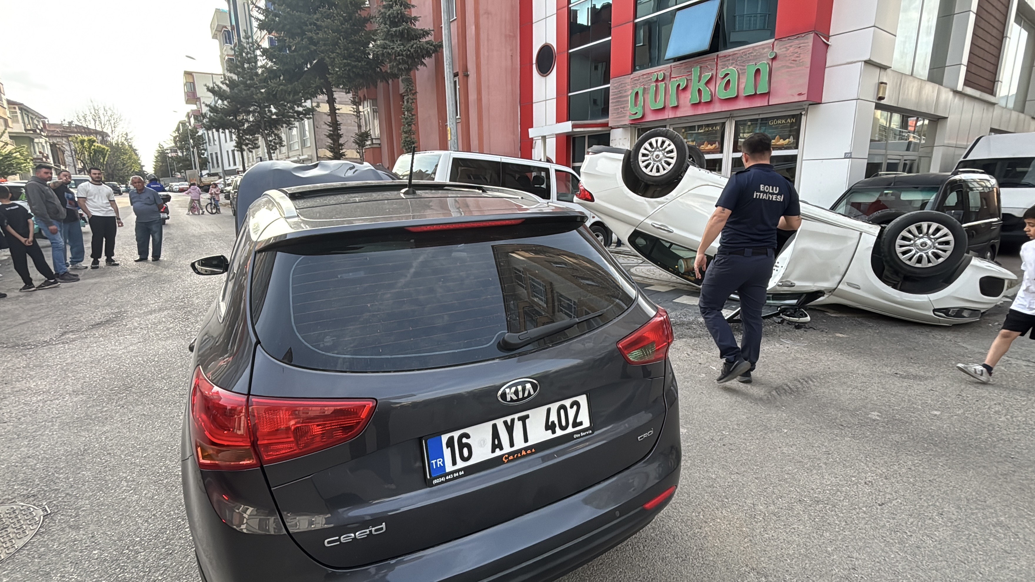 İki Otomobil Çarpıştı, Araçlardan Biri Takla Attı 1 Yaralı (5)