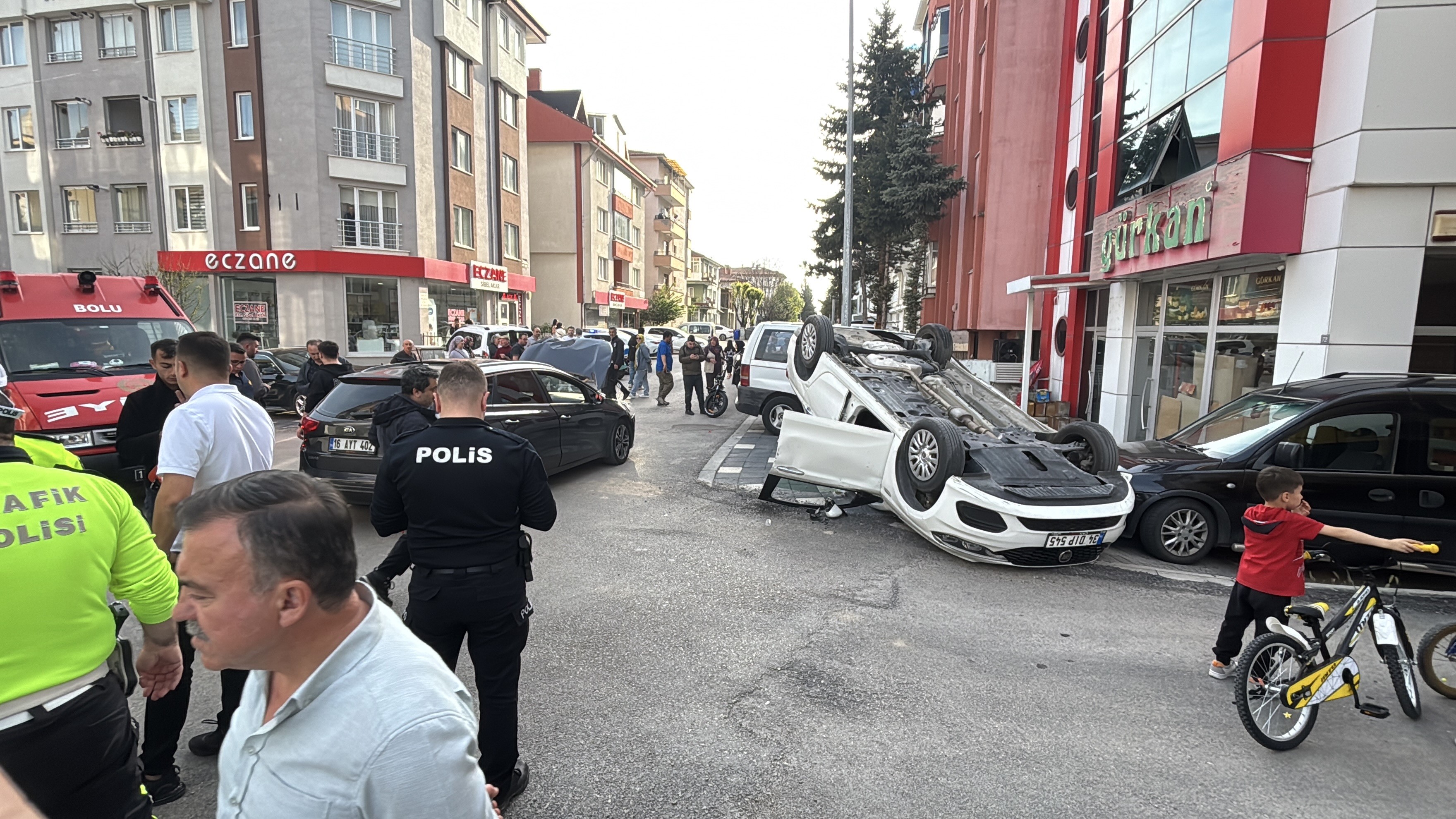 İki Otomobil Çarpıştı, Araçlardan Biri Takla Attı 1 Yaralı (6)