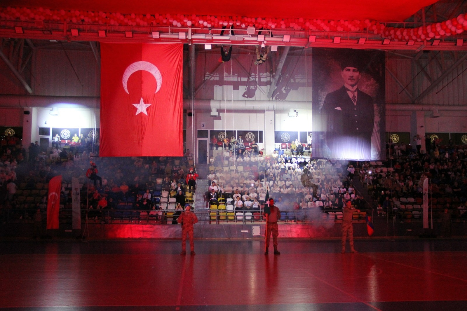 Komandoların Gösterisi Dakikalarca Alkışlandı (1)-1