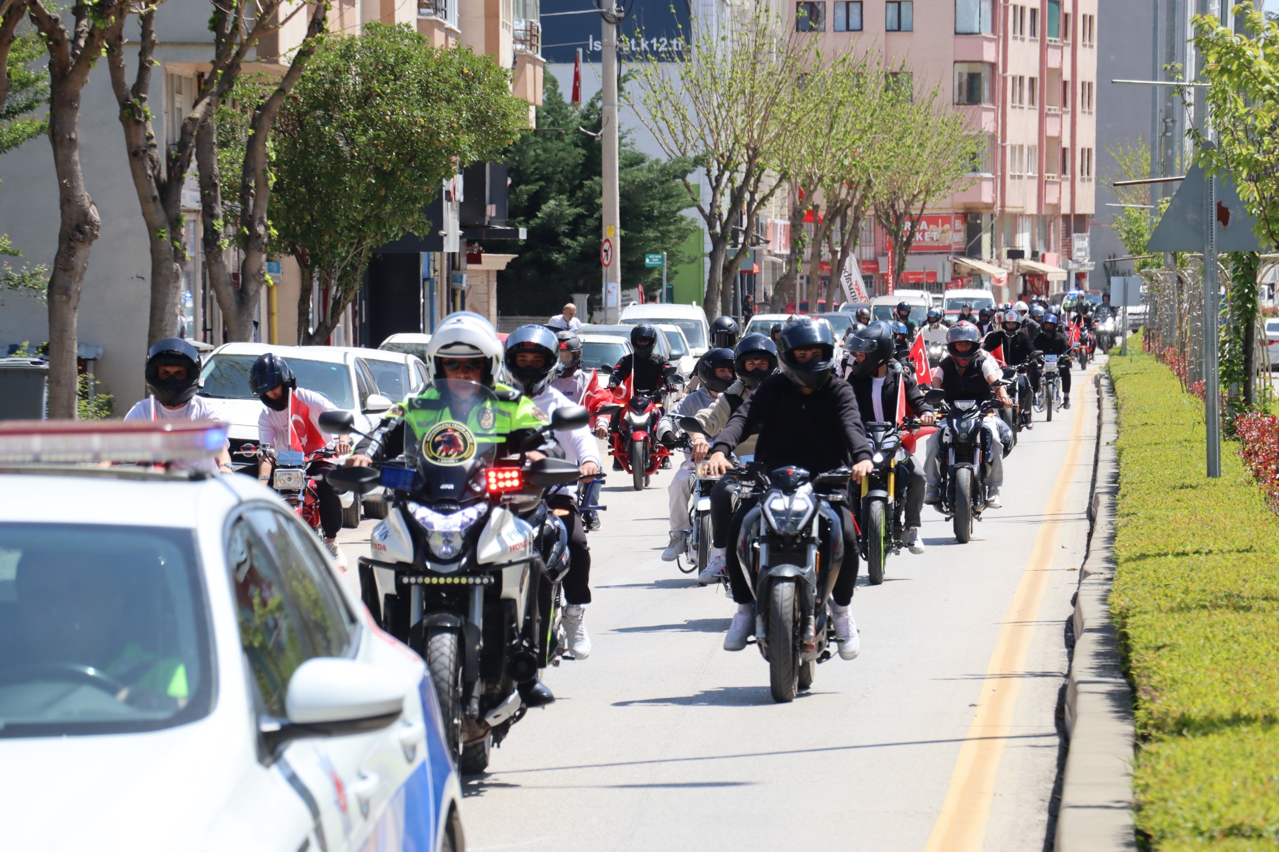Liseli Gençler Motosikletleriyle Trafik Farkındalığı Oluşturdu (5)