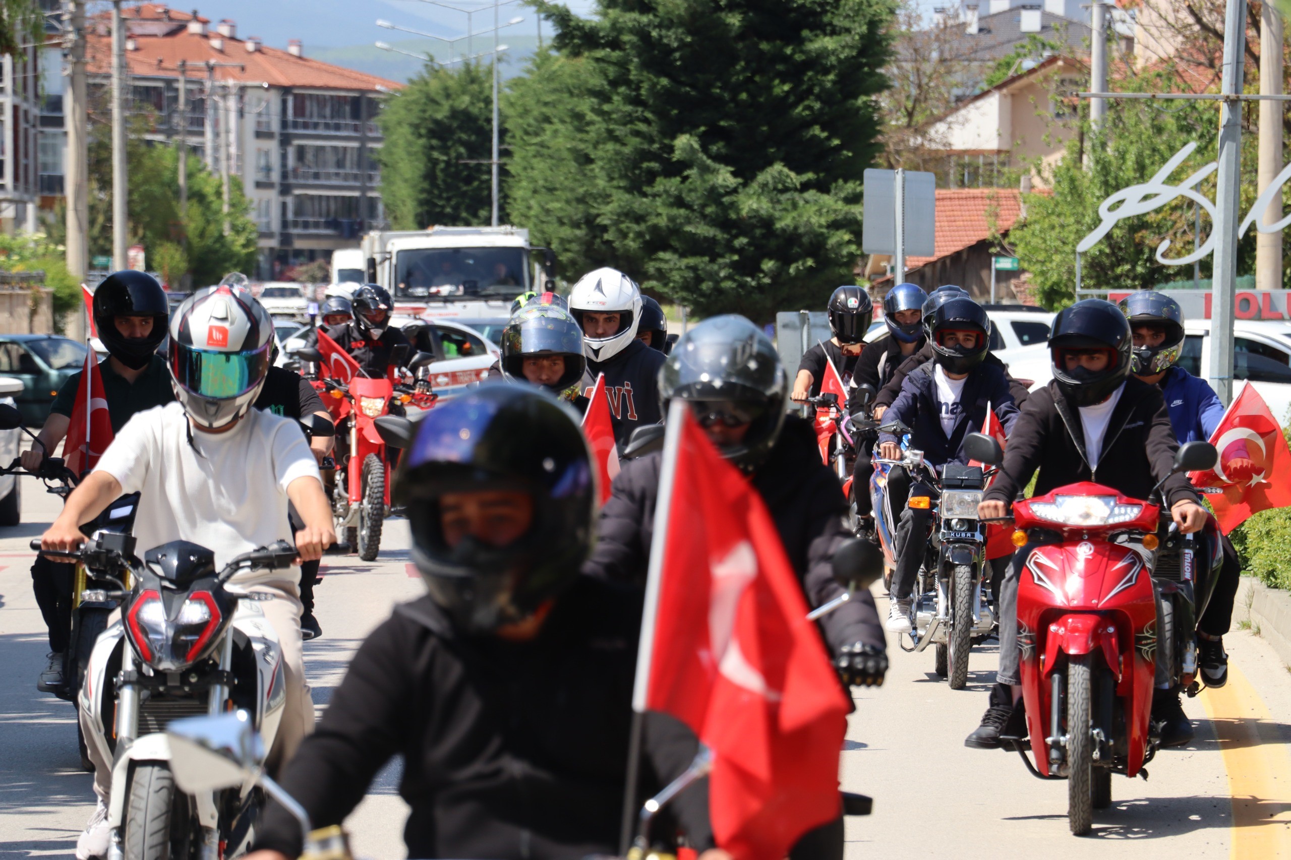 Liseli Gençler Motosikletleriyle Trafik Farkındalığı Oluşturdu (6)