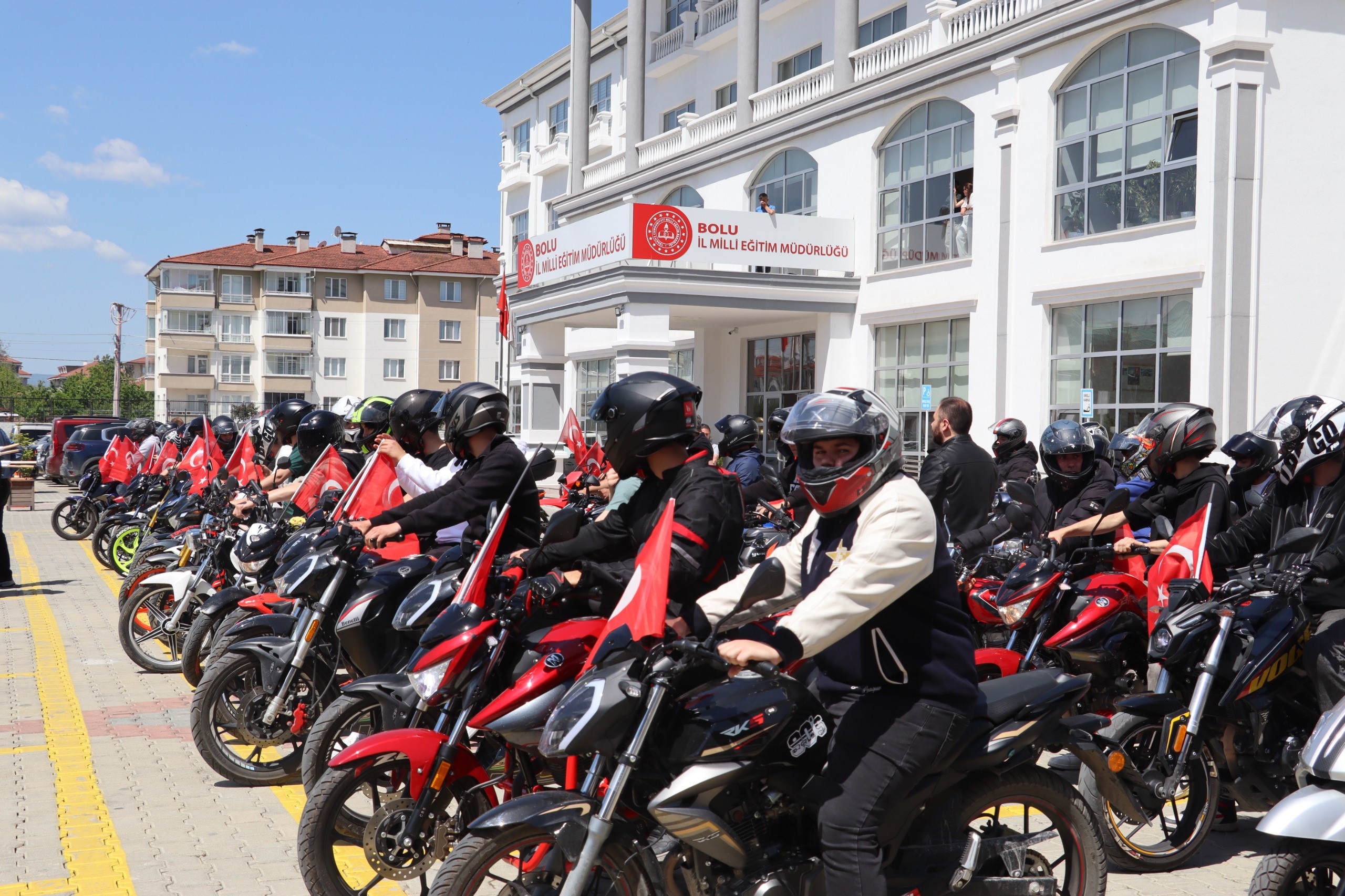 Liseli Gençler Motosikletleriyle Trafik Farkındalığı Oluşturdu (7)