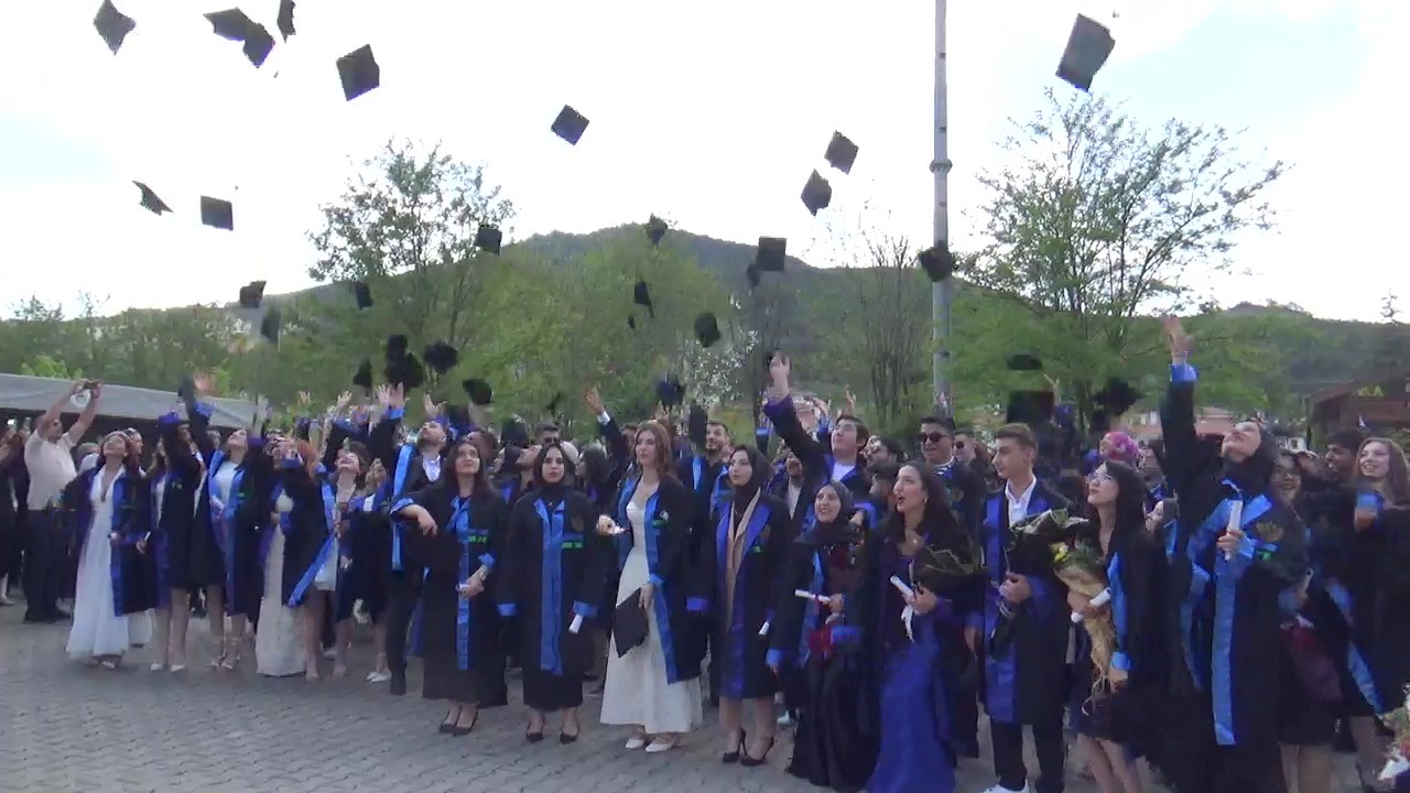 Mudurnu’da 26. Dönem Mezunları Diplomalarını Coşkuyla Aldı (1)-1