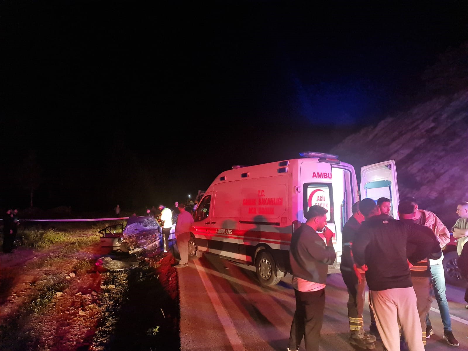 Otomobil Ile Kamyon Kafa Kafaya Çarpıştı 1 Ölü, 4 Yaralı (4)