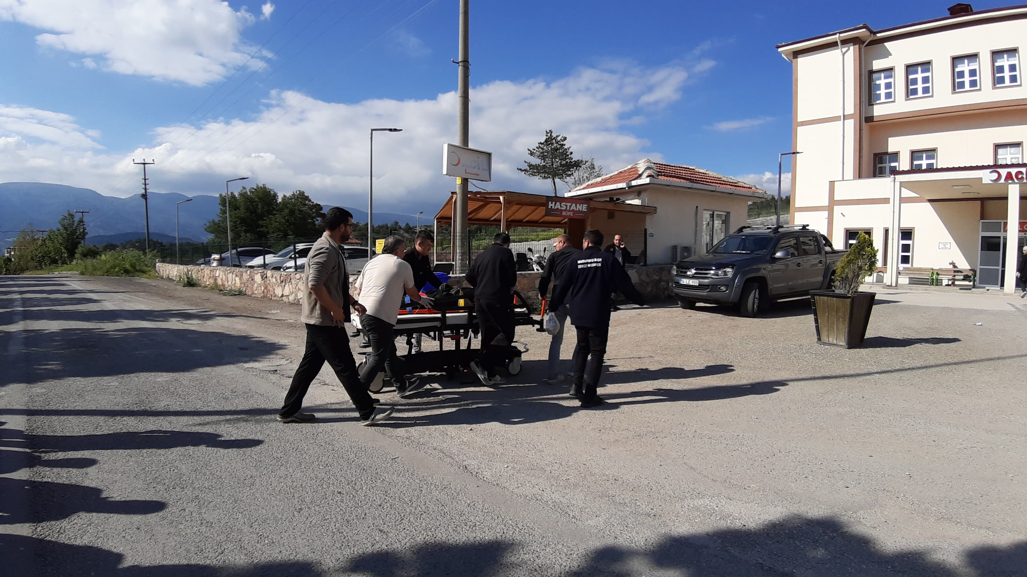 Otomobile Çarpmamak Için Refüje Girdi (1)