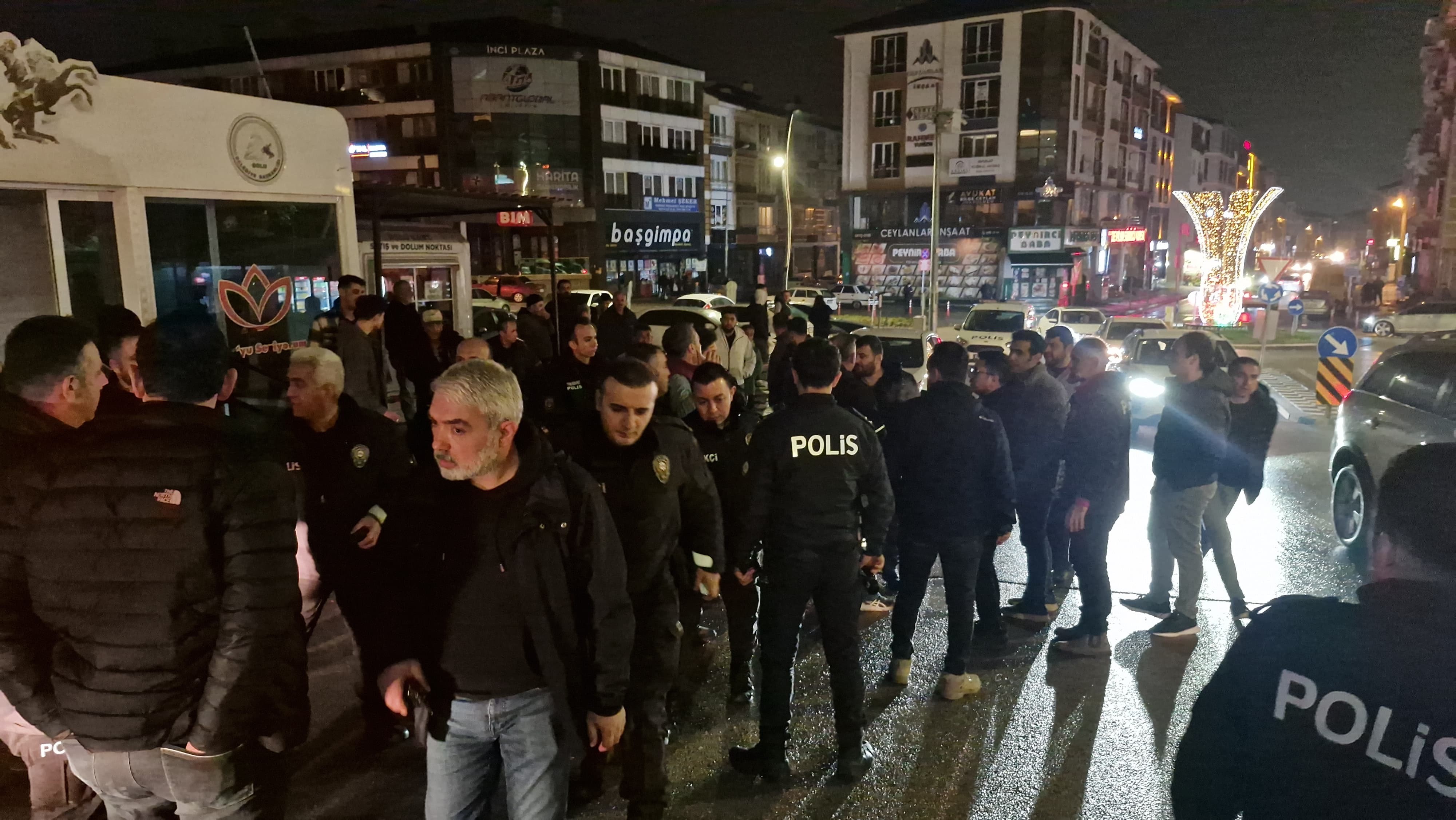 Sokak Ortasında Tekmeli Yumruklu Kavga 3 Yaralı, 5 Gözaltı (5)