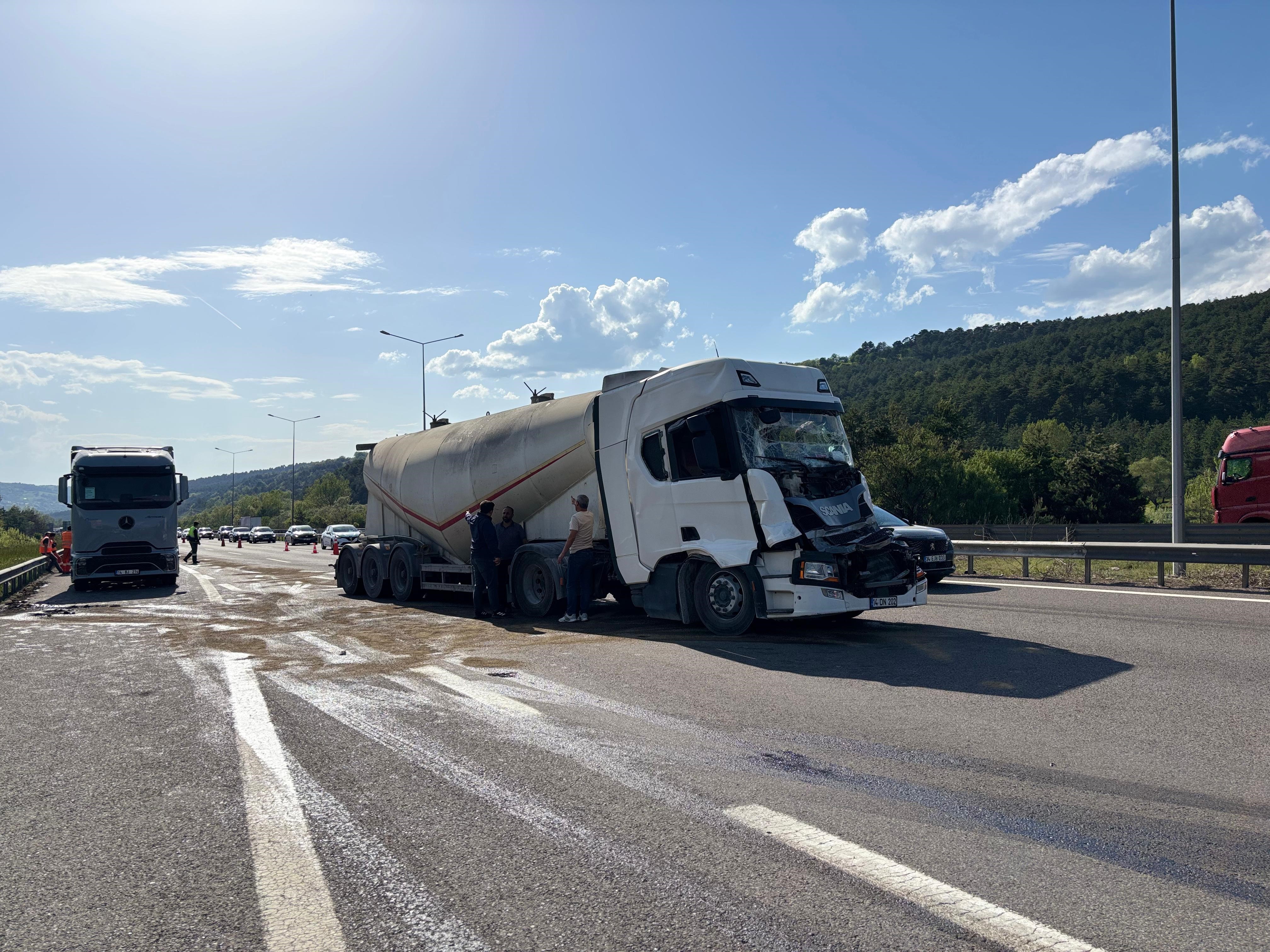 Tem Otoyolu'nda 2 Tır Çarpıştı 1 Yaralı (5)