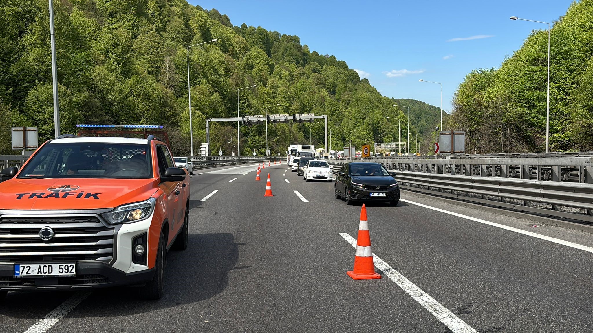 Tem’de Otomobille Oto Kurtarıcı Çarpıştı 3 Yaralı (6)