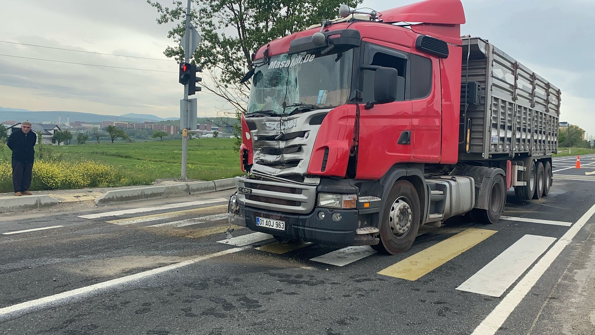Tır Ile Kamyonet Çarpıştı 1 Yaralı (2)