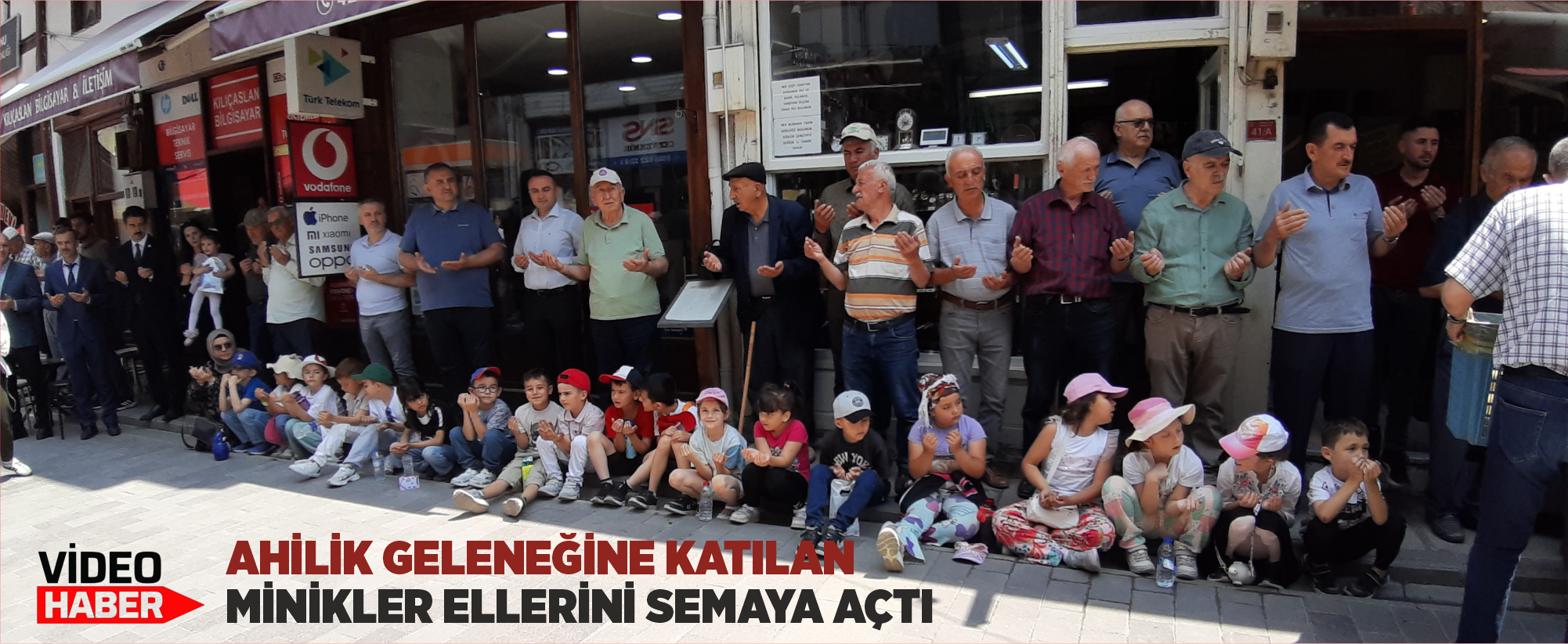 Ahilik geleneğine katılan minikler ellerini semaya açtı