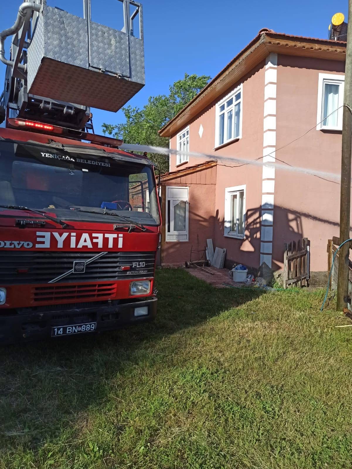 Bolu'da Ahşap Samanlık Küle Döndü (3)
