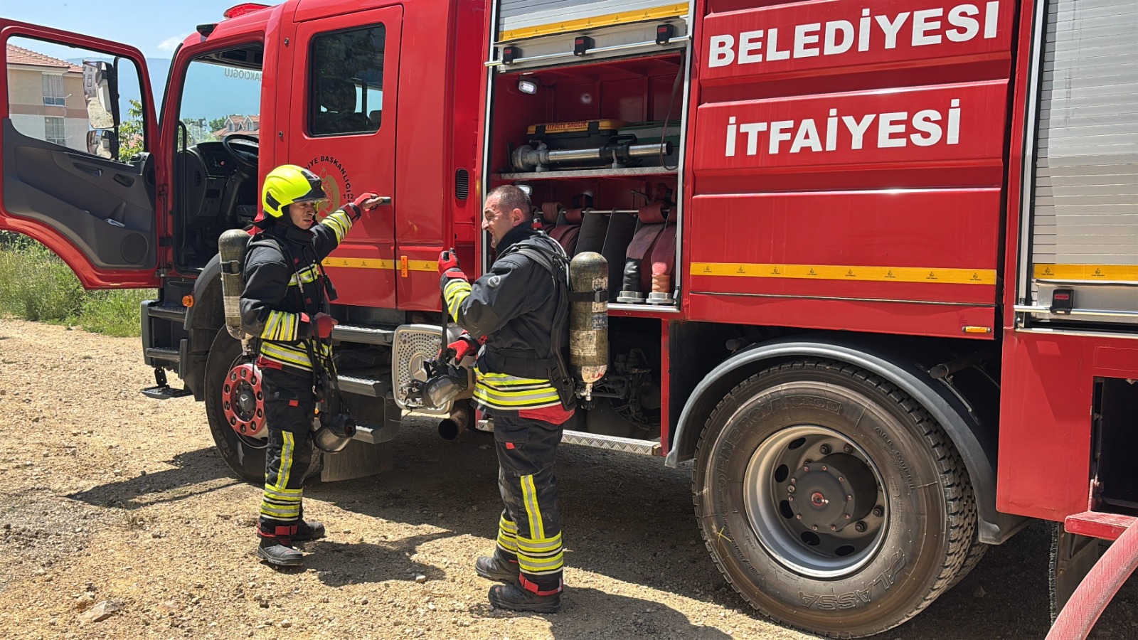 Boluda Yangına Komşusu Müdahale Etti (2)