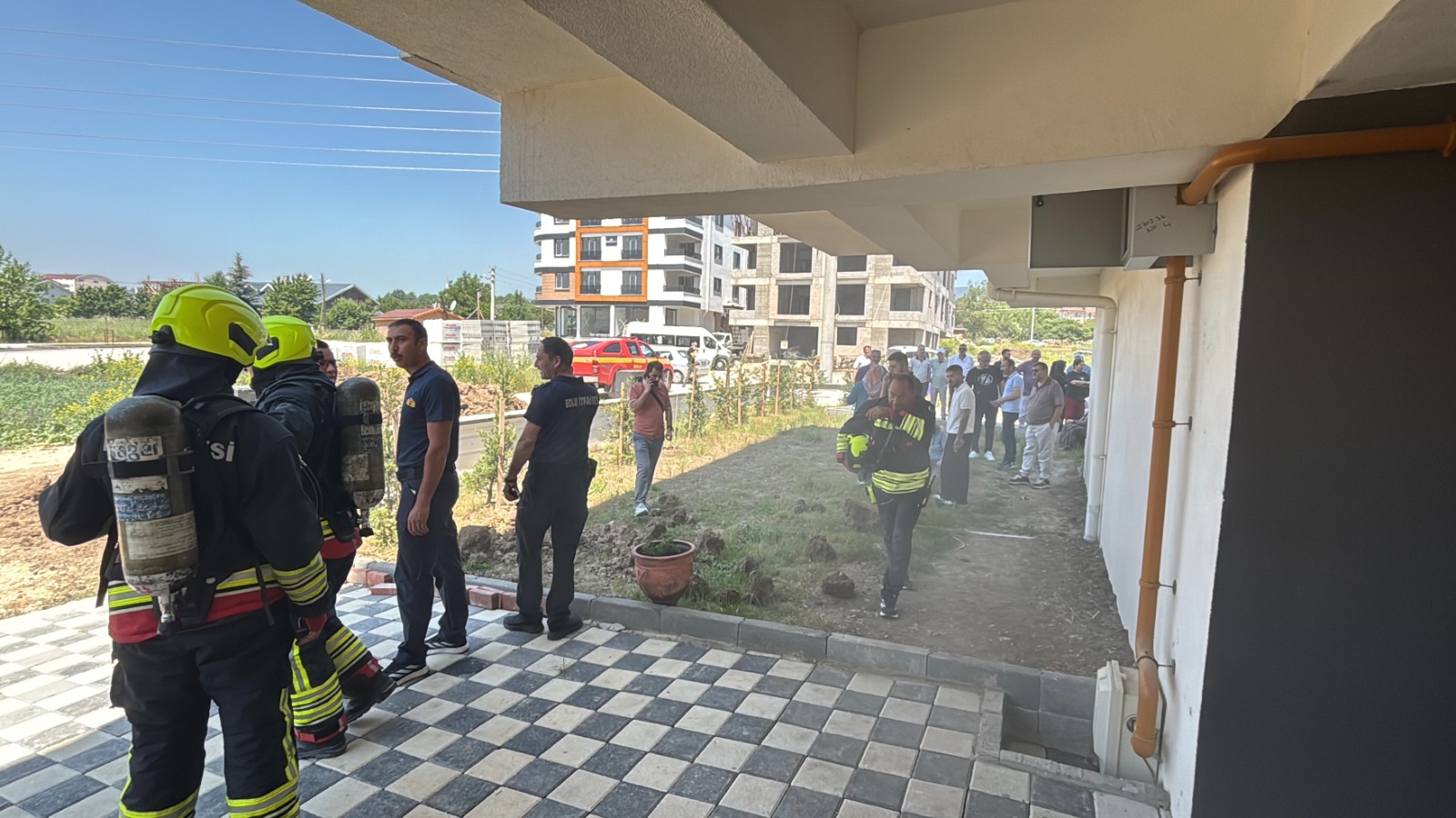 Boluda Yangına Komşusu Müdahale Etti (4)