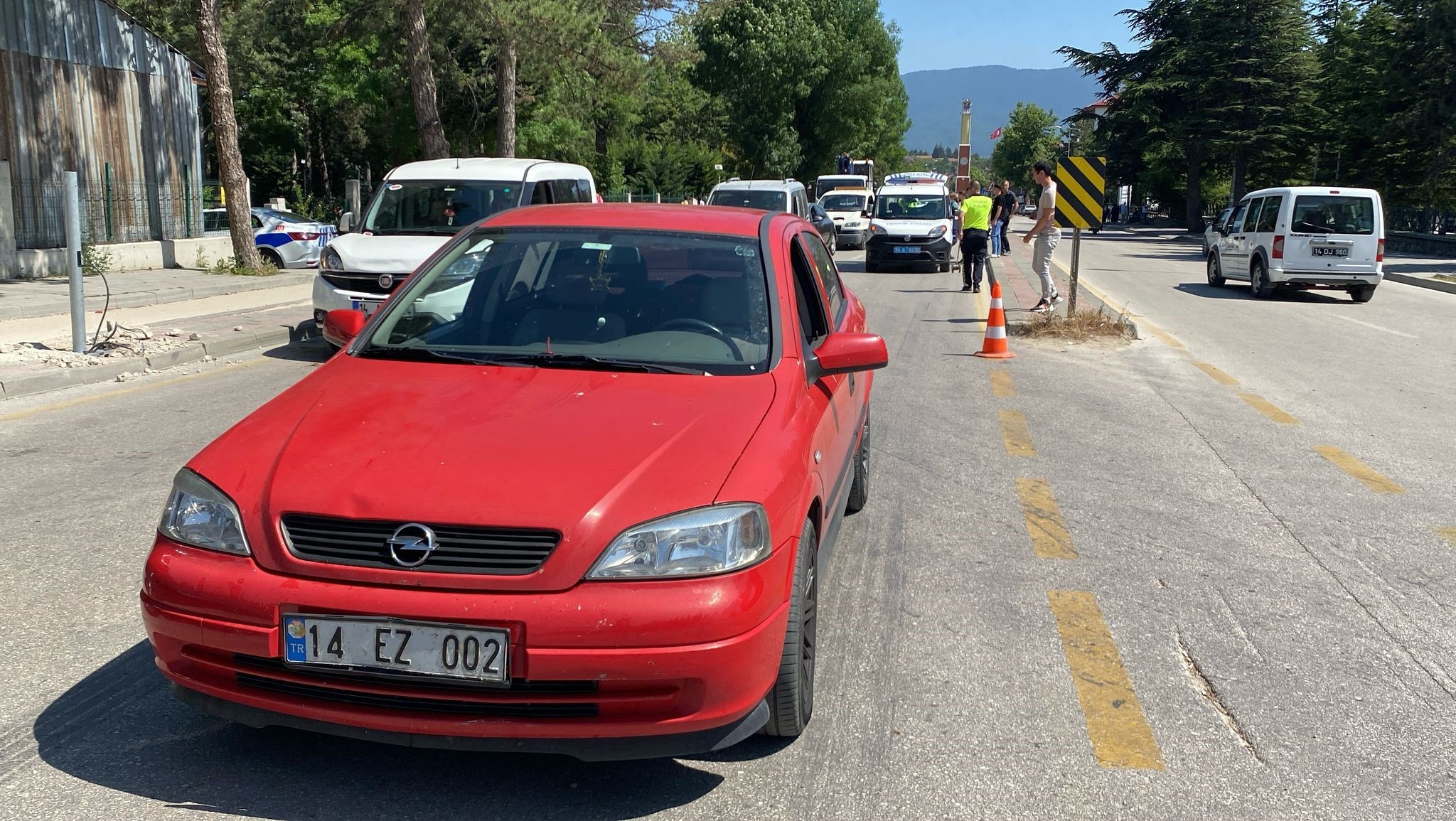 Bolu’da Yola Aniden Çıkan 7 Yaşındaki Çocuğa Otomobil Çarptı O Anlar, Güvenlik Kamerasına Yansıdı (4)