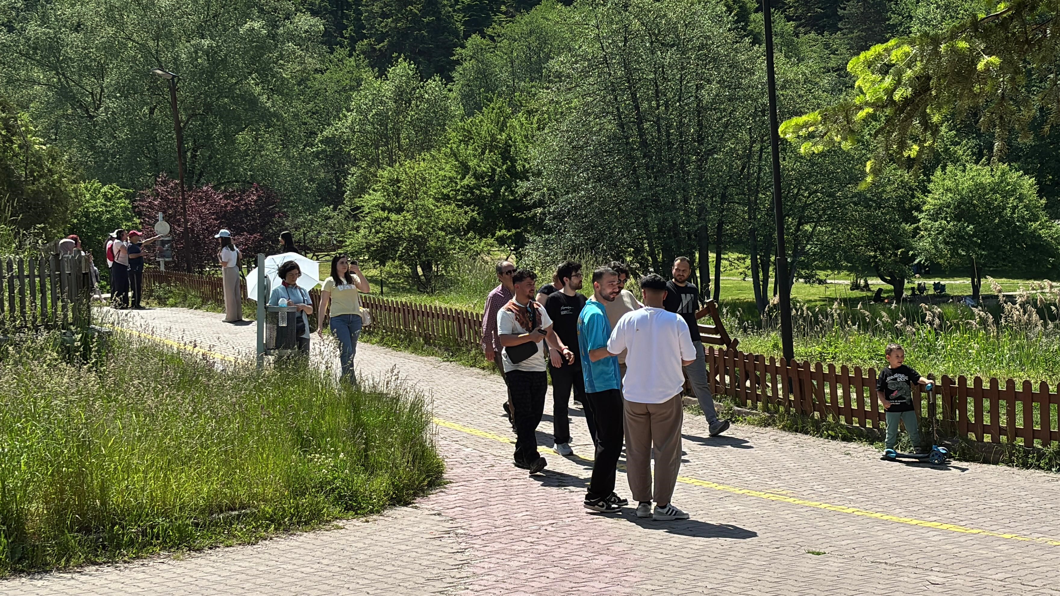 Gölcük Tabiat Parkı Tatilcilerin Akınına Uğradı (7)