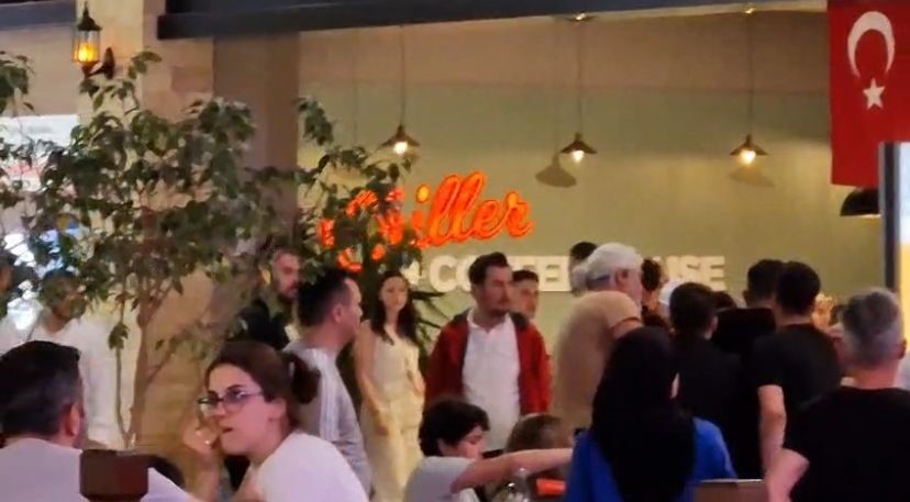 Highway Outlet Avm’de ‘Adamına Göre Muamele’ Kavgası (1)